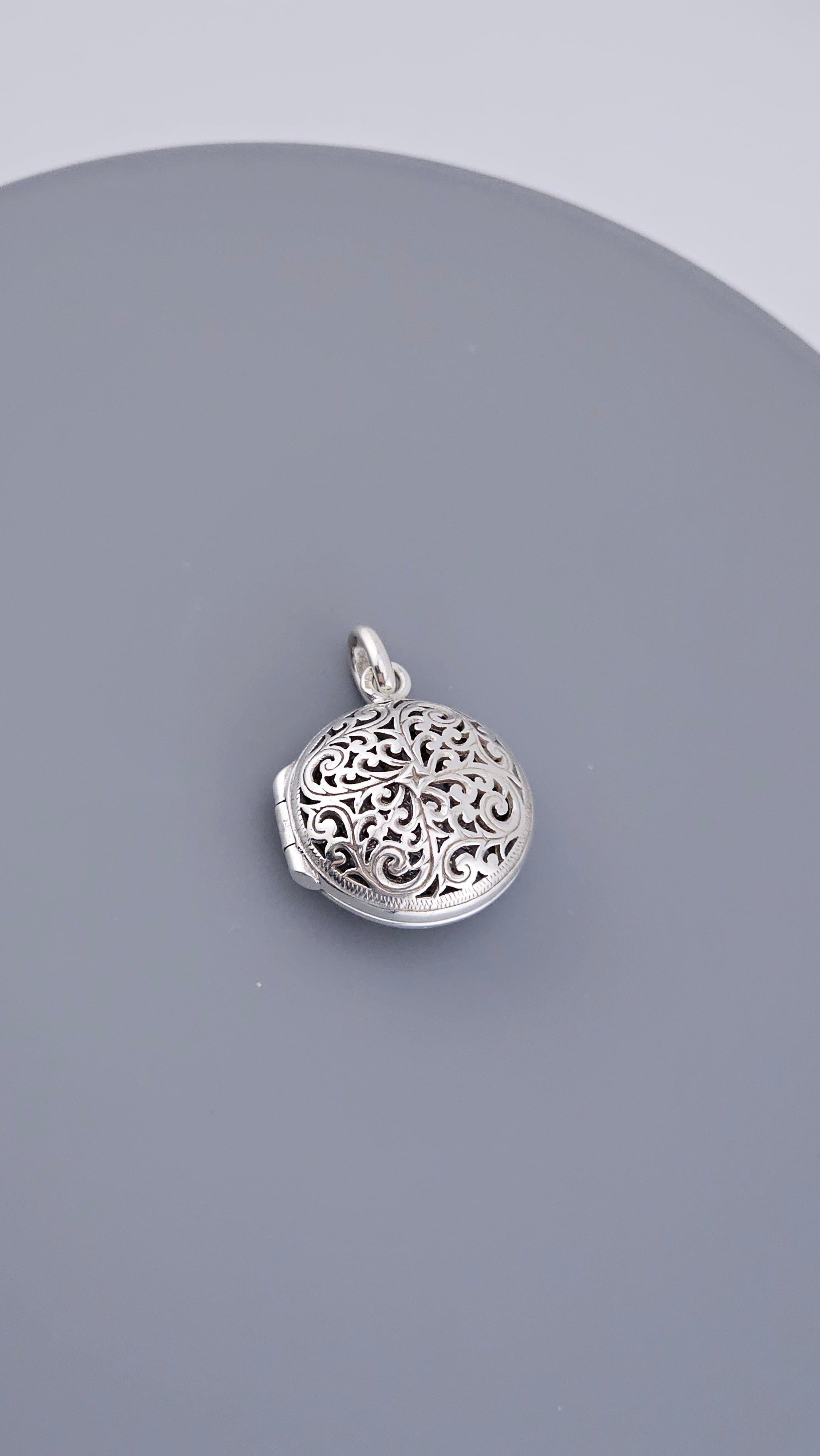Vintage 925 Sterling Silver Openwork Filigree Locket Pendant – 32mm (7.62g)