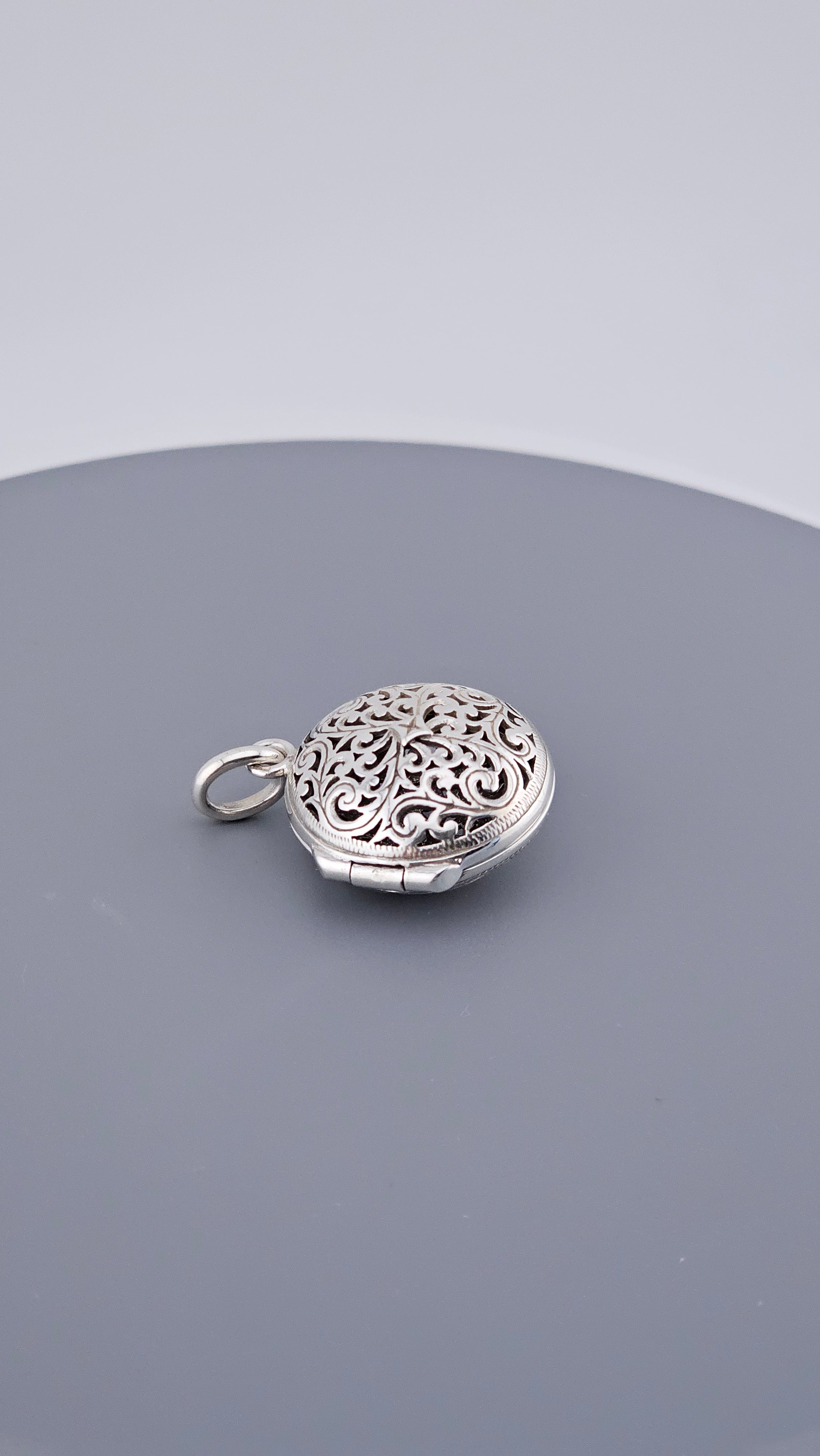 Vintage 925 Sterling Silver Openwork Filigree Locket Pendant – 32mm (7.62g)
