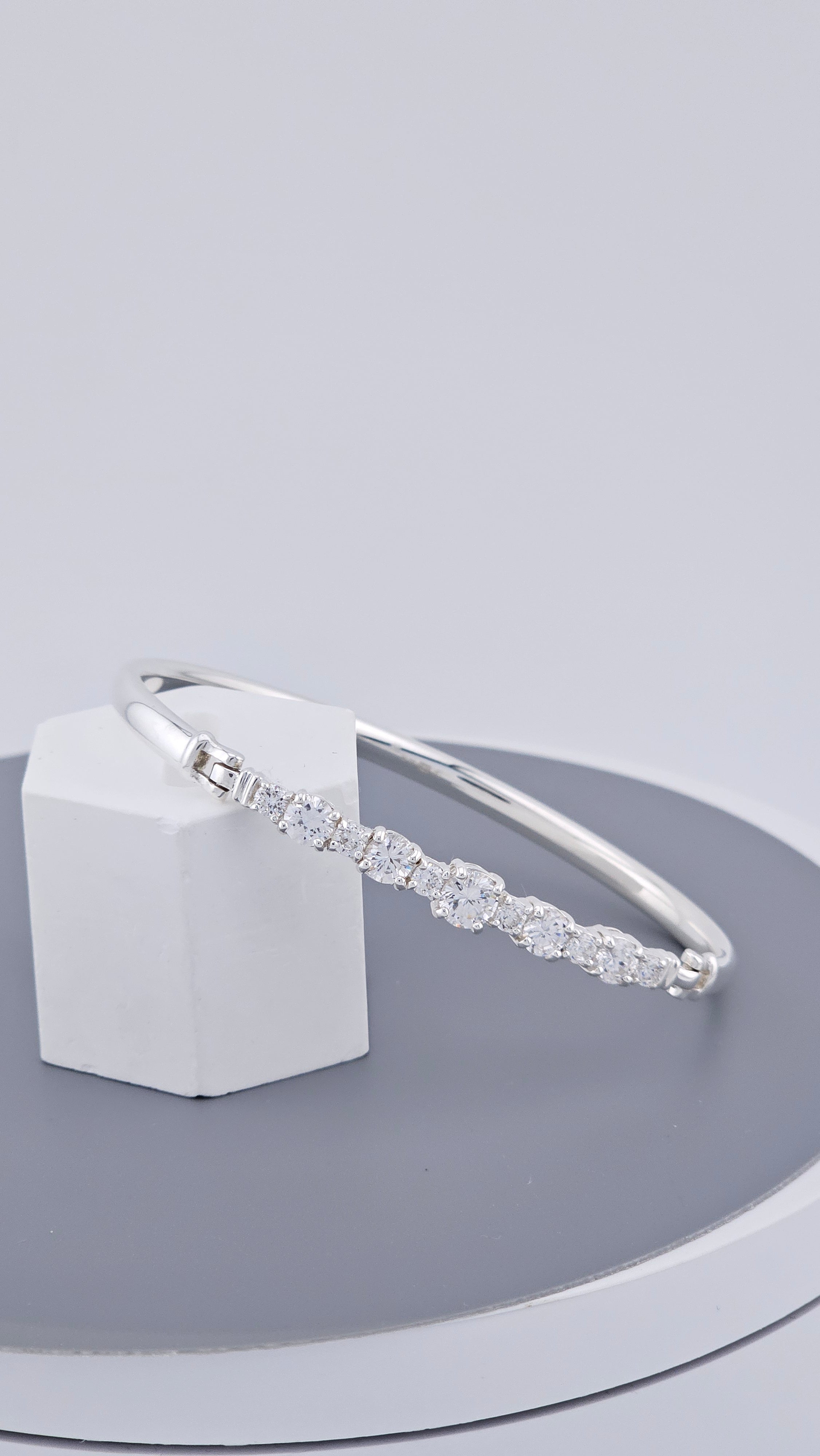 925 Sterling Silver Hinged Bangle – Cubic Zirconia Line Bracelet (9.5g), 17.5 cm