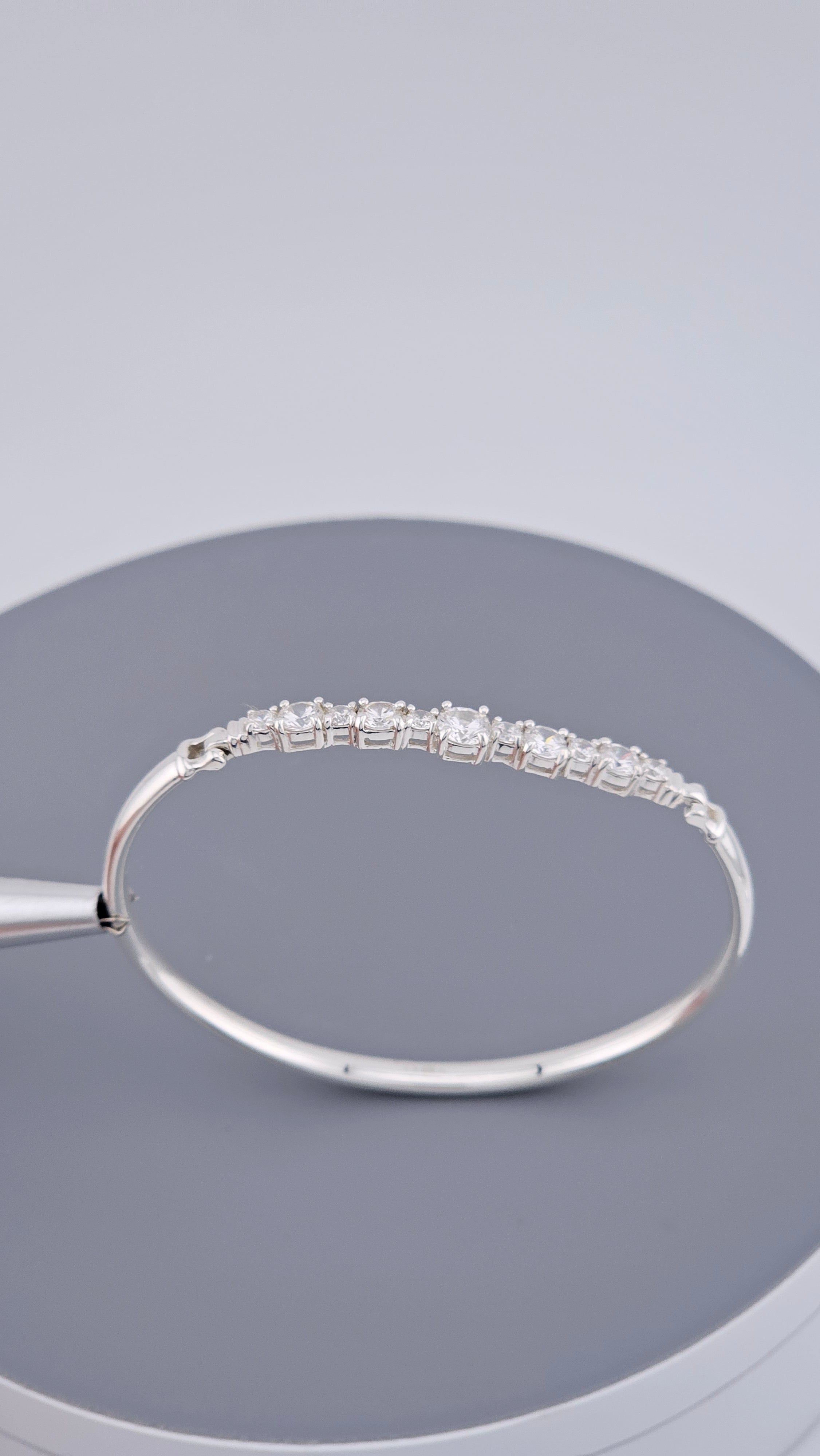 925 Sterling Silver Hinged Bangle – Cubic Zirconia Line Bracelet (9.5g), 17.5 cm