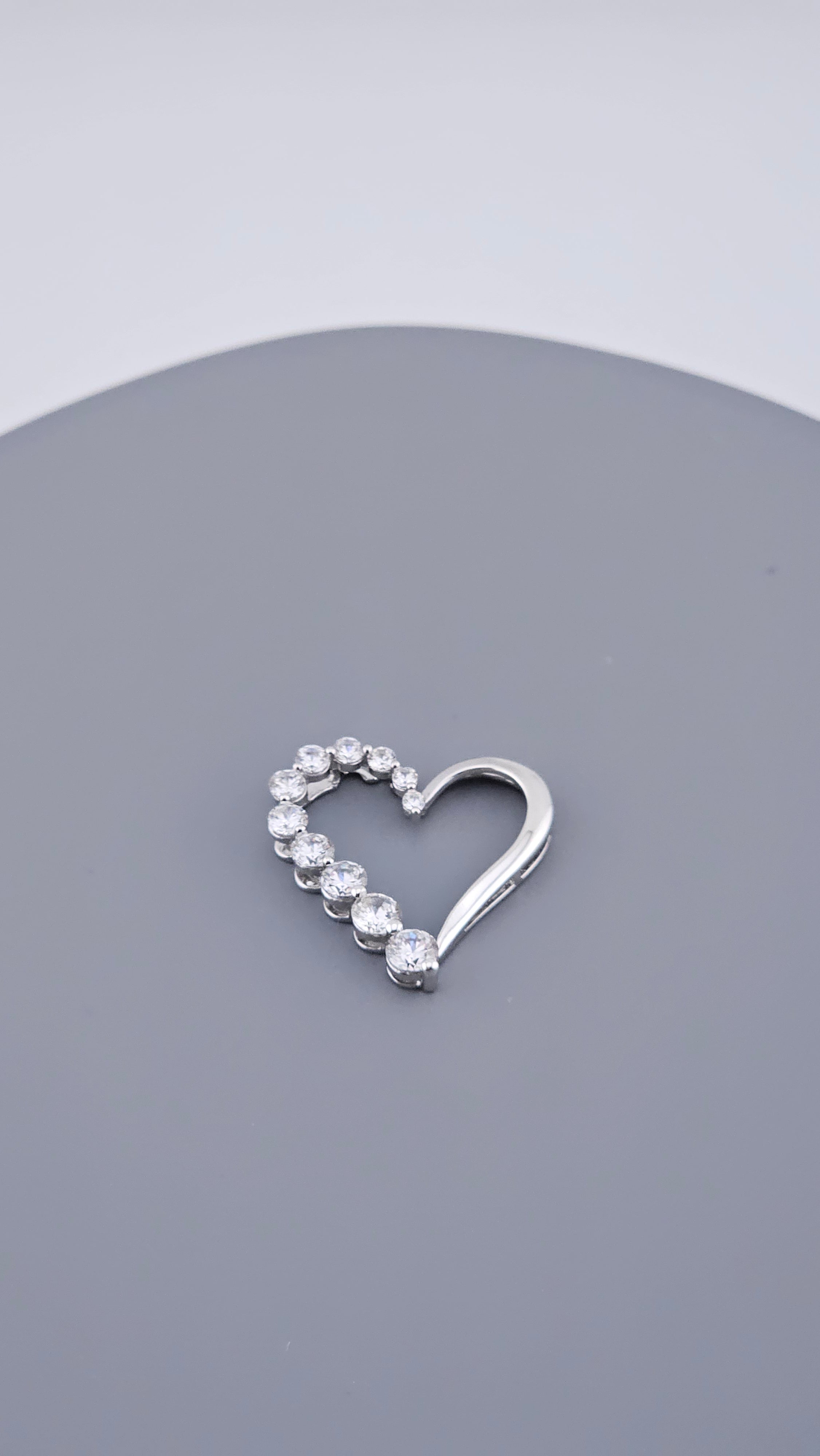 925 Sterling Silver Diamonique CZ Open Heart Pendant – Graduated Design 26mm (2.69g)