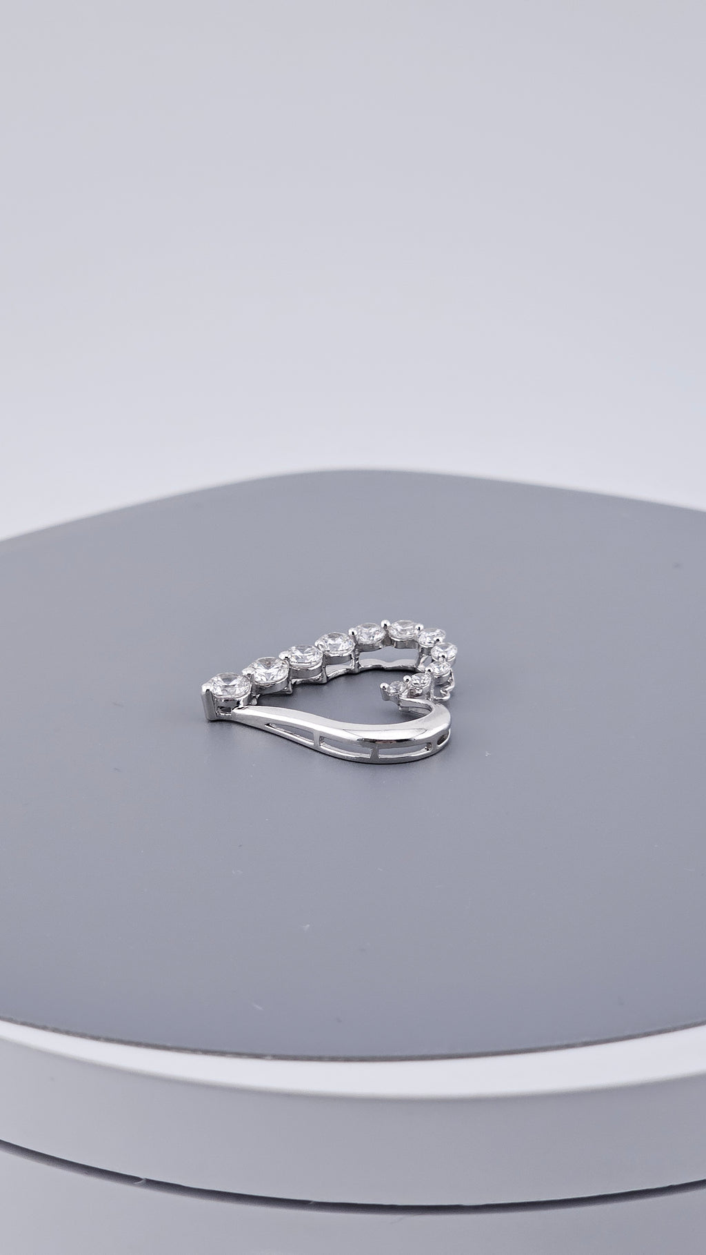 925 Sterling Silver Diamonique CZ Open Heart Pendant – Graduated Design 26mm (2.69g)