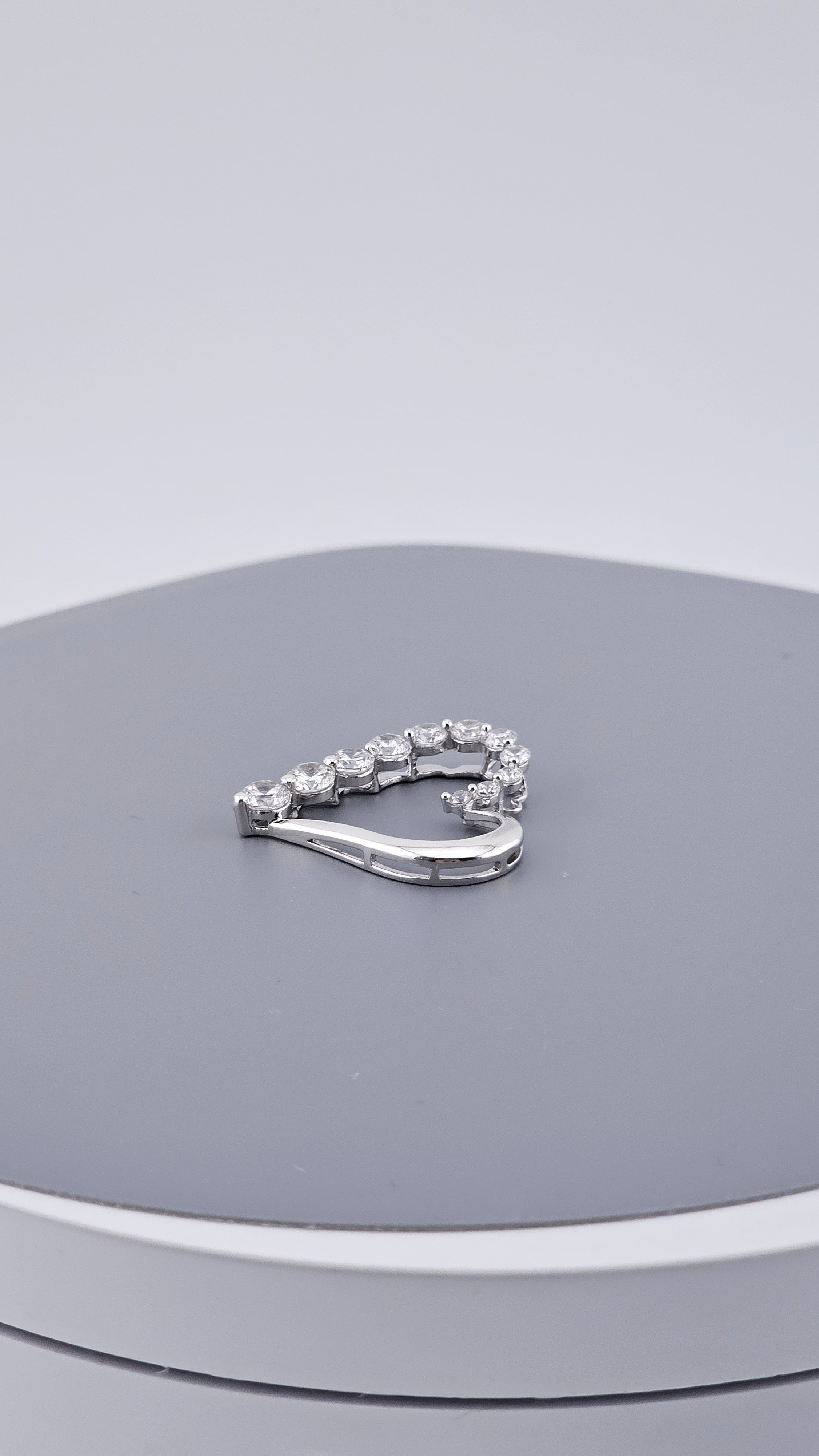 925 Sterling Silver Diamonique CZ Open Heart Pendant – Graduated Design 26mm (2.69g)