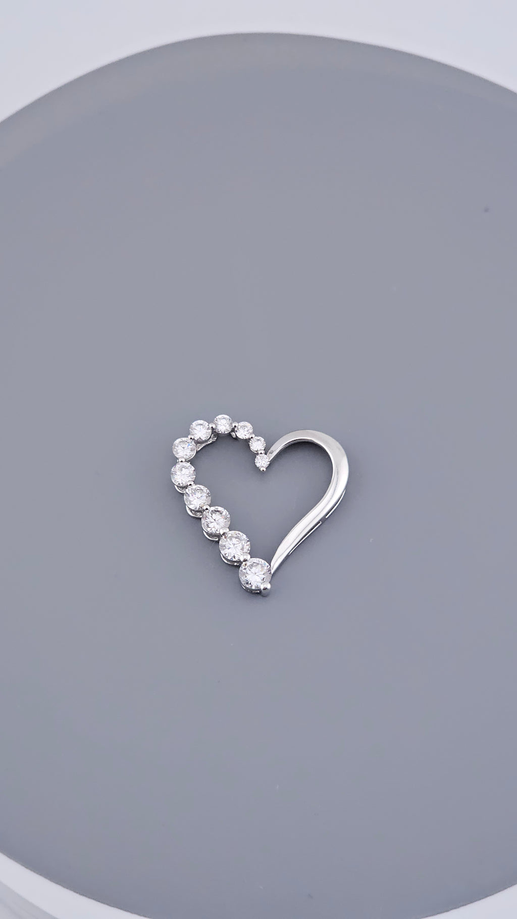 925 Sterling Silver Diamonique CZ Open Heart Pendant – Graduated Design 26mm (2.69g)