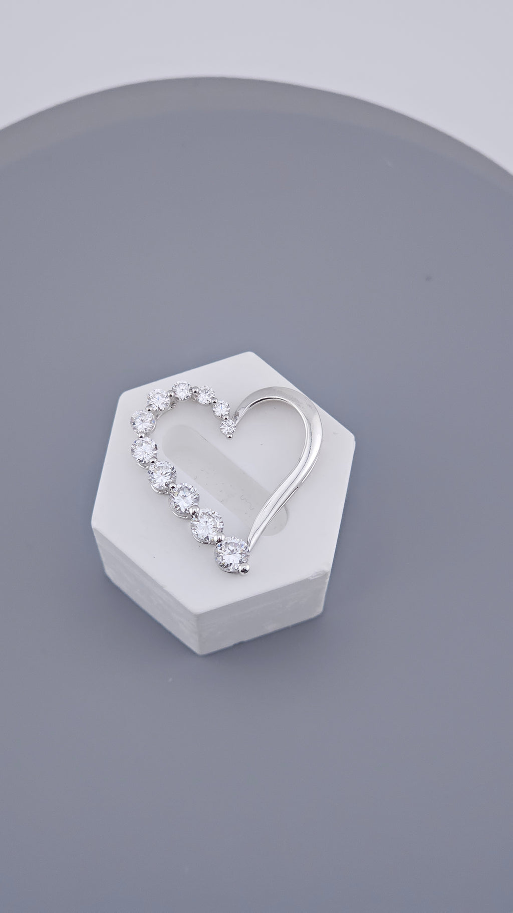 925 Sterling Silver Diamonique CZ Open Heart Pendant – Graduated Design 26mm (2.69g)