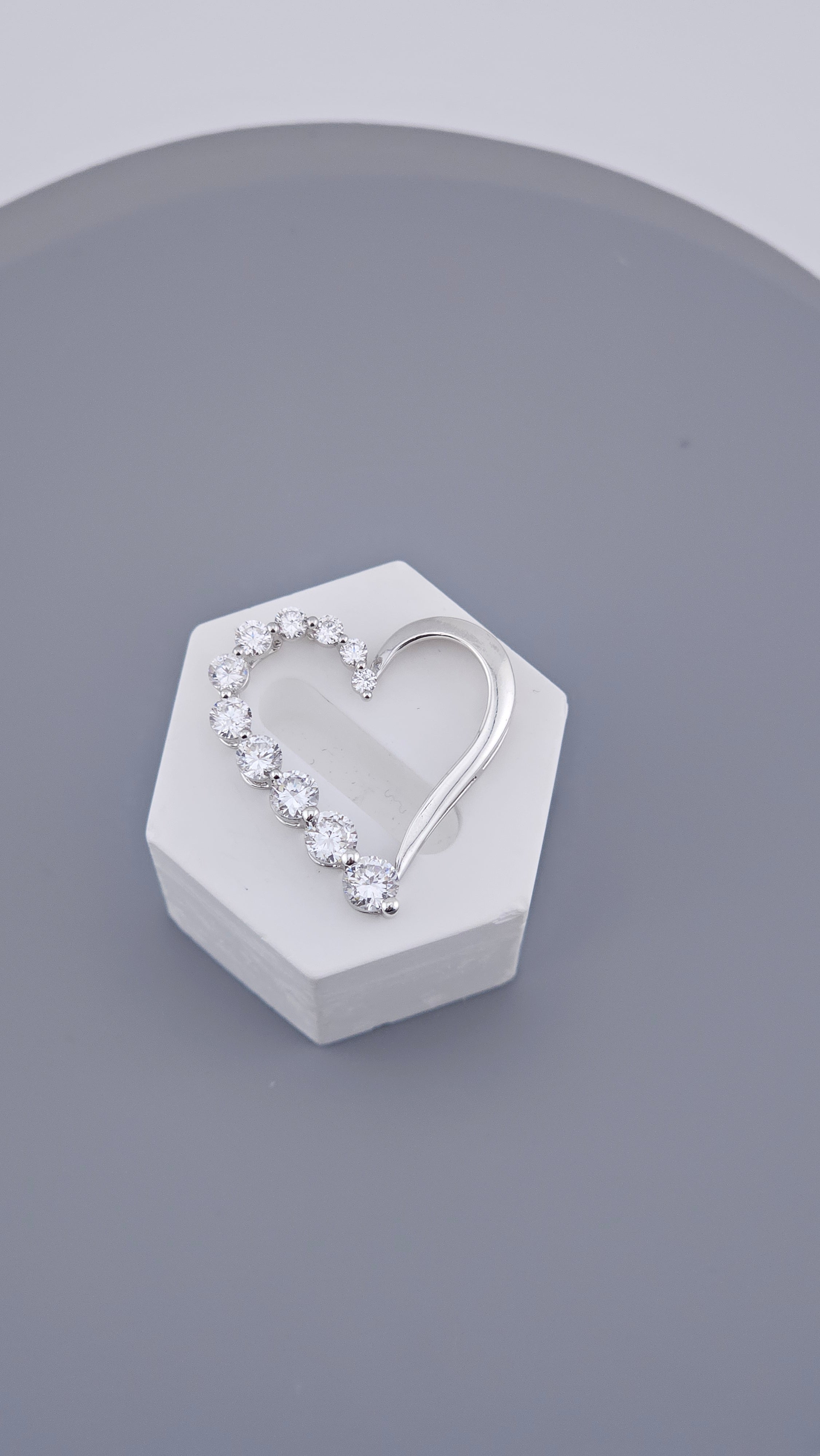 925 Sterling Silver Diamonique CZ Open Heart Pendant – Graduated Design 26mm (2.69g)