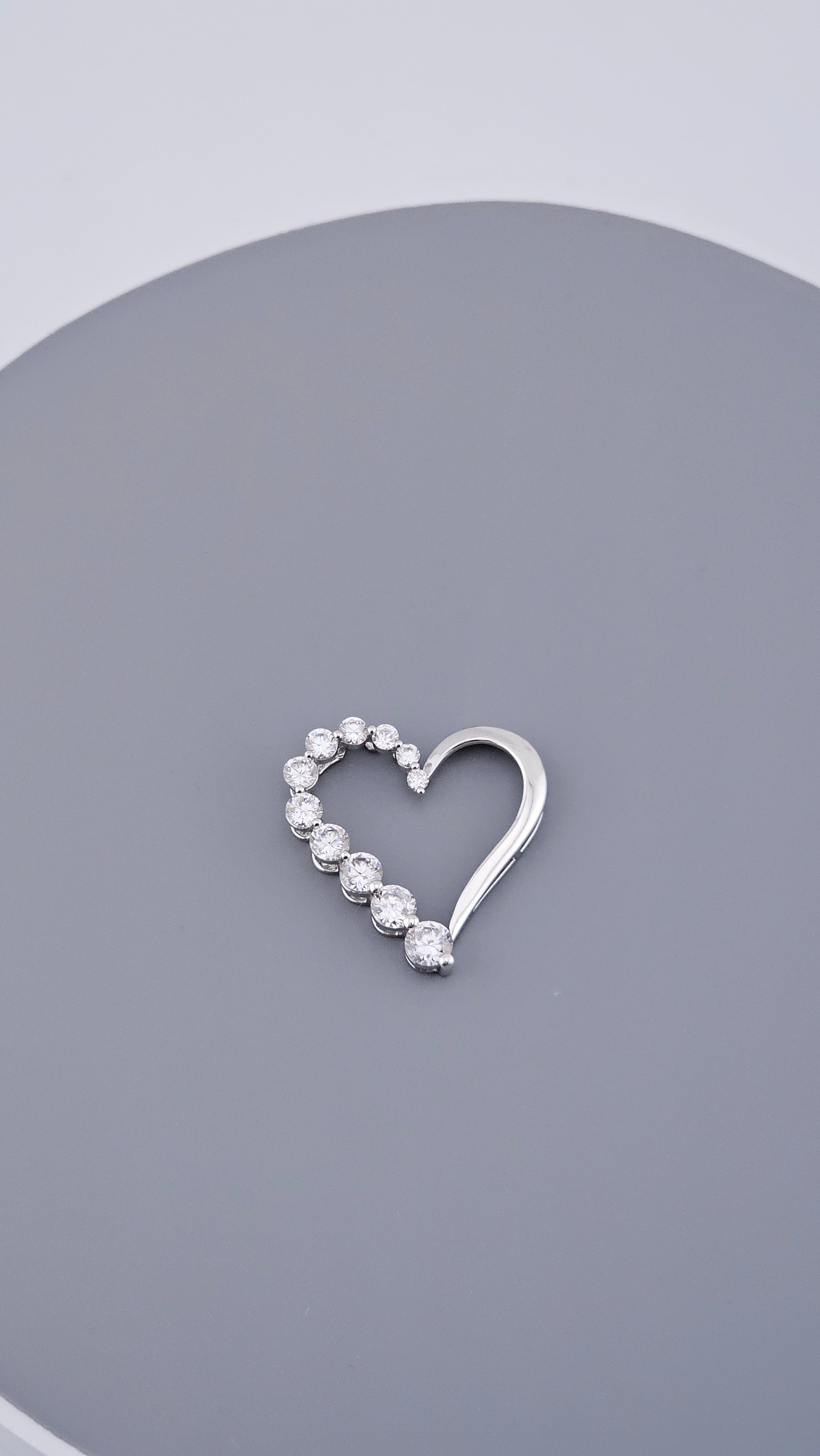 925 Sterling Silver Diamonique CZ Open Heart Pendant – Graduated Design 26mm (2.69g)