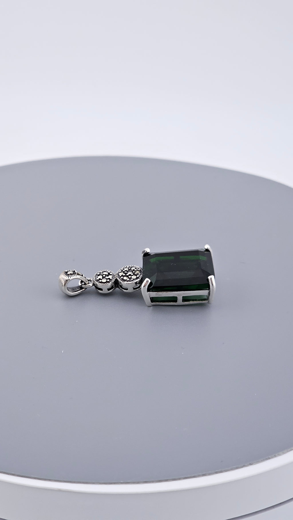 925 Sterling Silver Green Cubic Zirconia & Marcasite Pendant – 37mm (6.6g)