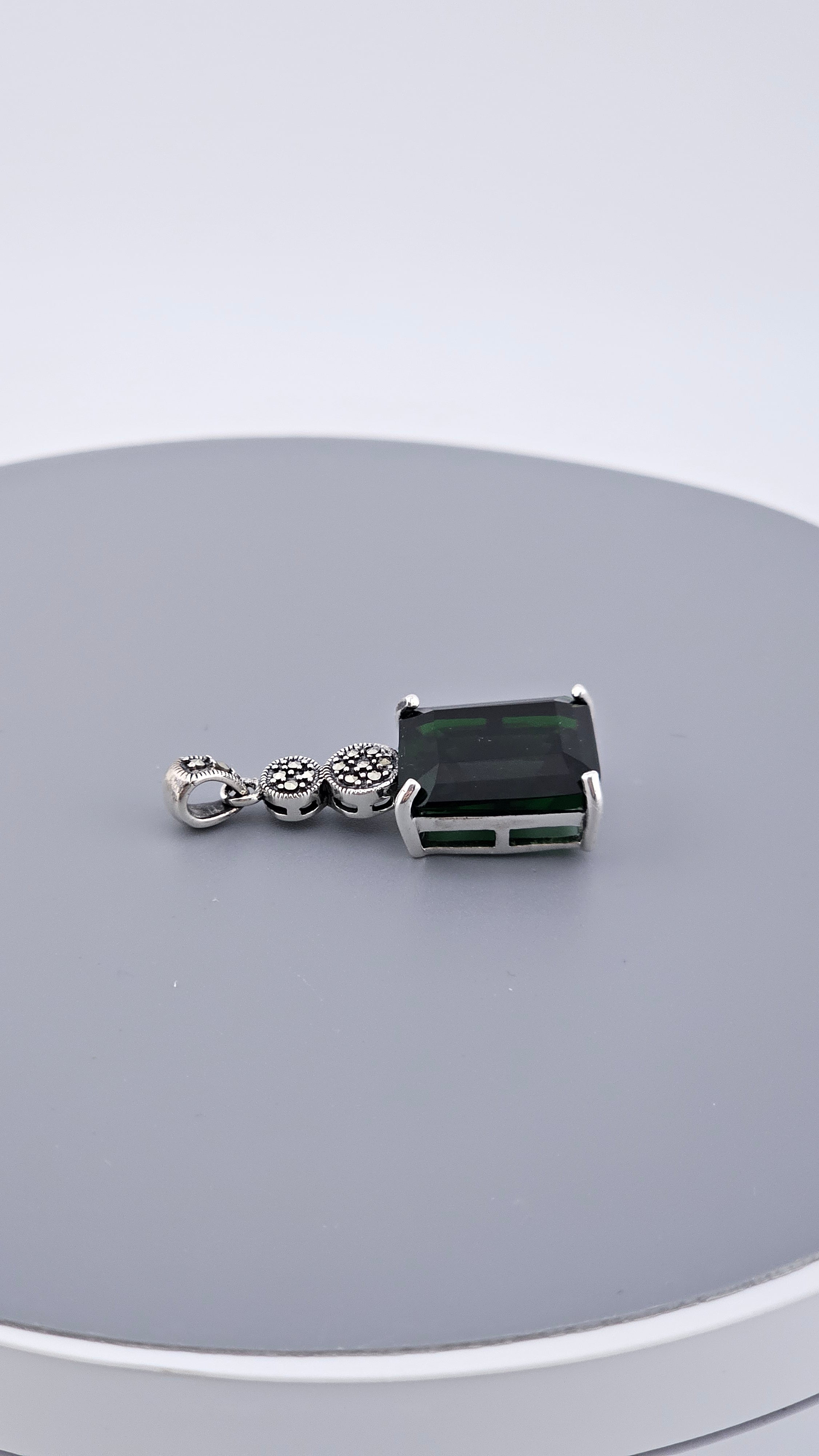 925 Sterling Silver Green Cubic Zirconia & Marcasite Pendant – 37mm (6.6g)