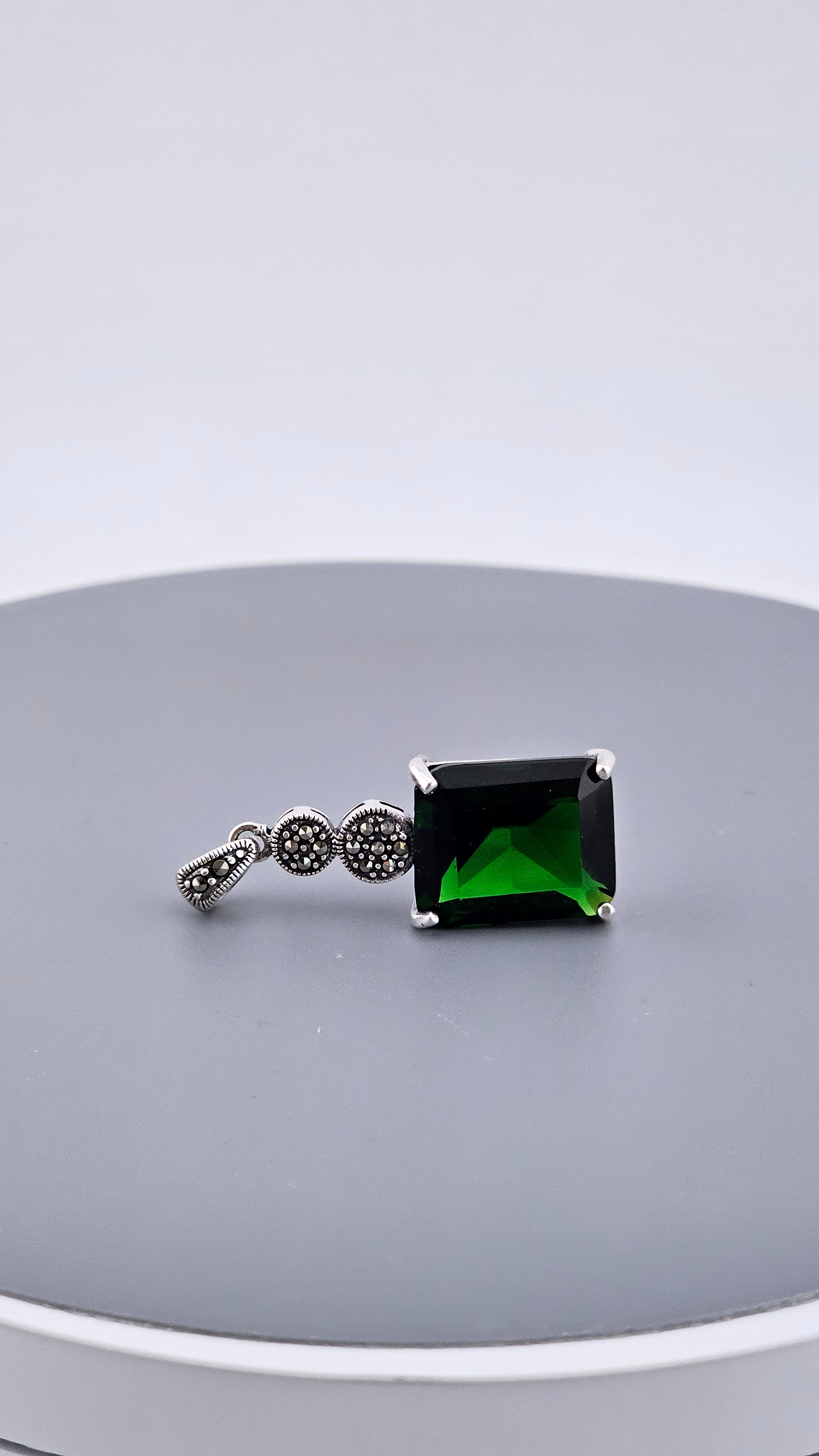 925 Sterling Silver Green Cubic Zirconia & Marcasite Pendant – 37mm (6.6g)