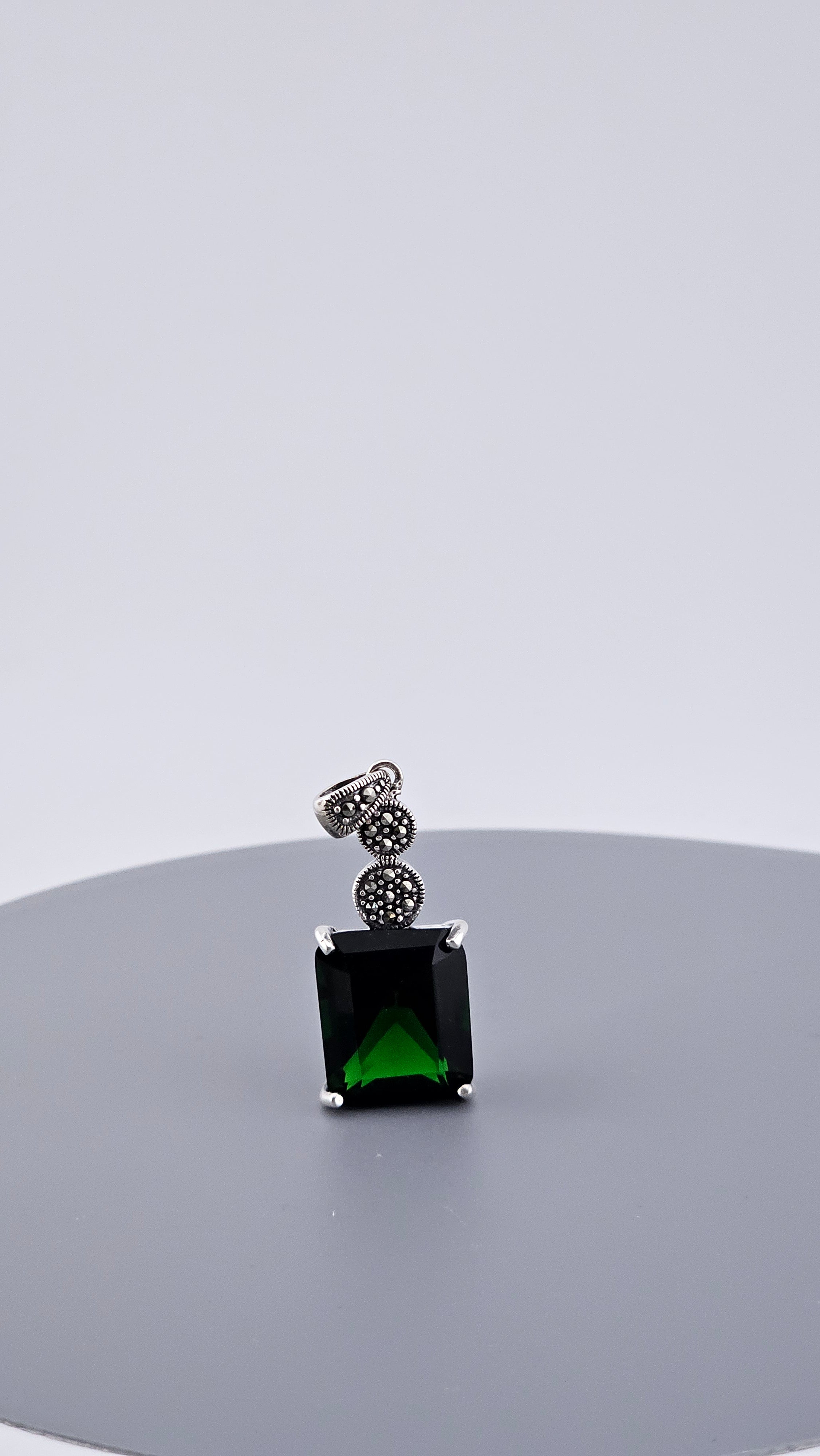 925 Sterling Silver Green Cubic Zirconia & Marcasite Pendant – 37mm (6.6g)