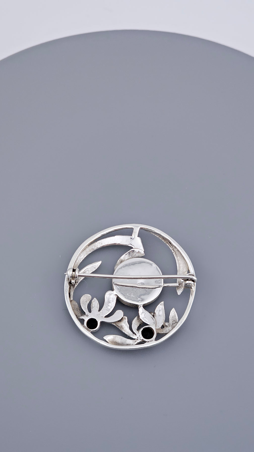 Vintage 925 Sterling Silver & Black Onyx Floral Circle Brooch – 34mm Round Openwork Pin (6.4g)