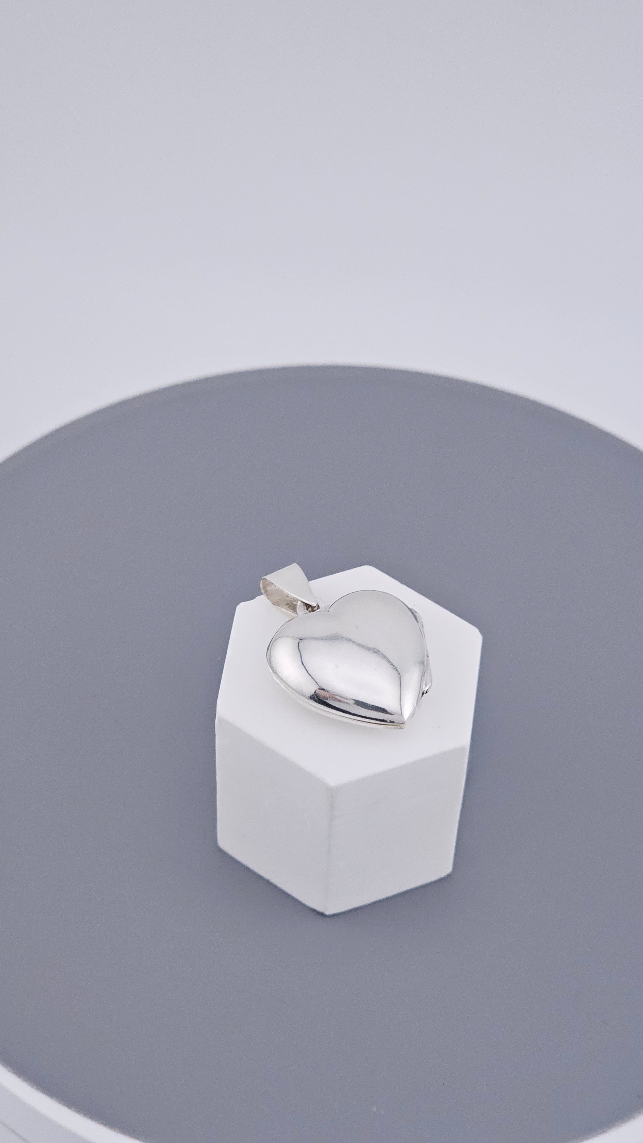 Pre-Loved Classic 925 Sterling Silver Polished Heart Locket Pendant (4.52g)