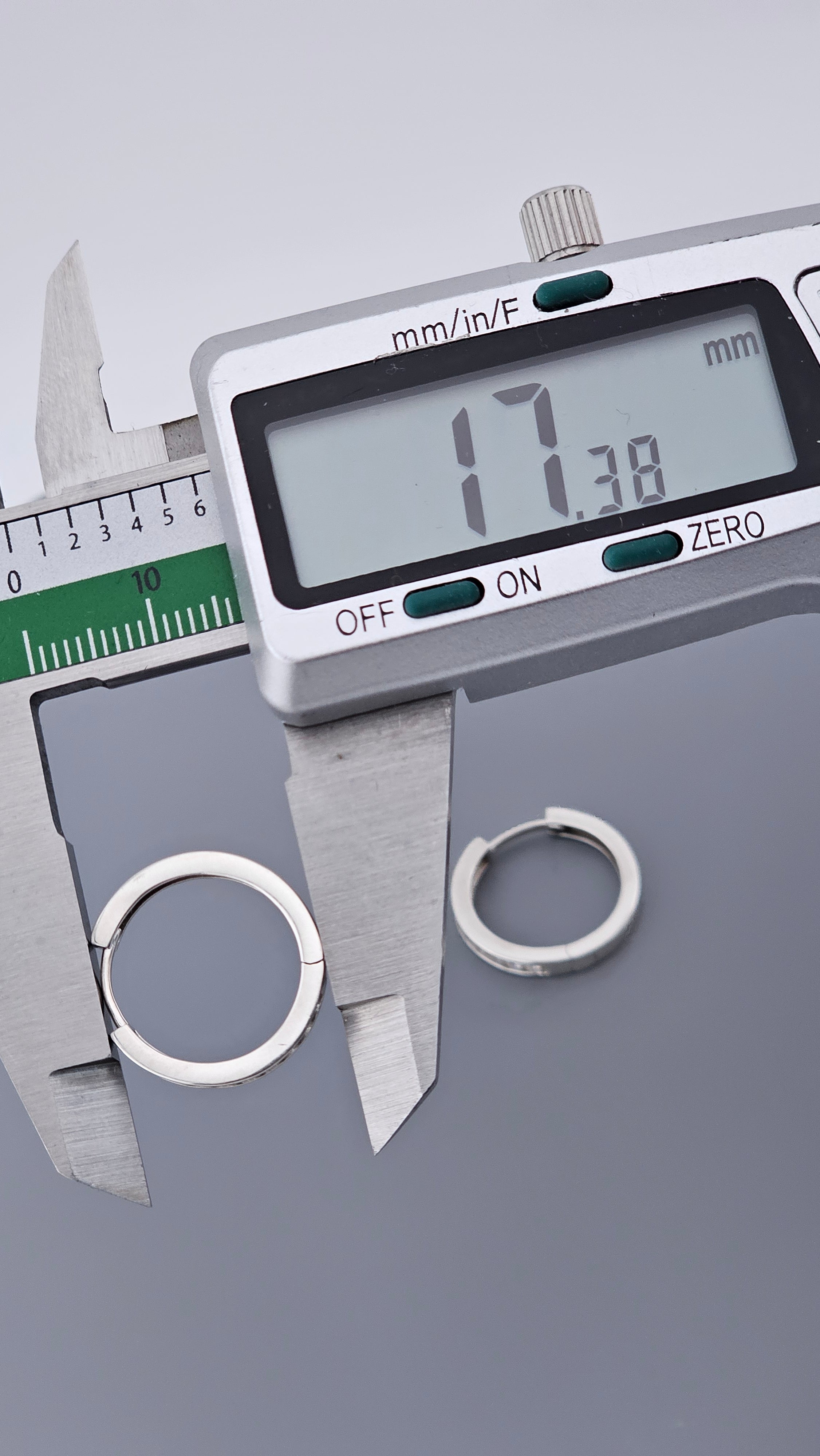 Pre-Loved 925 Sterling Silver & Cubic Zirconia Hoop Earrings - 17mm (2.64g)