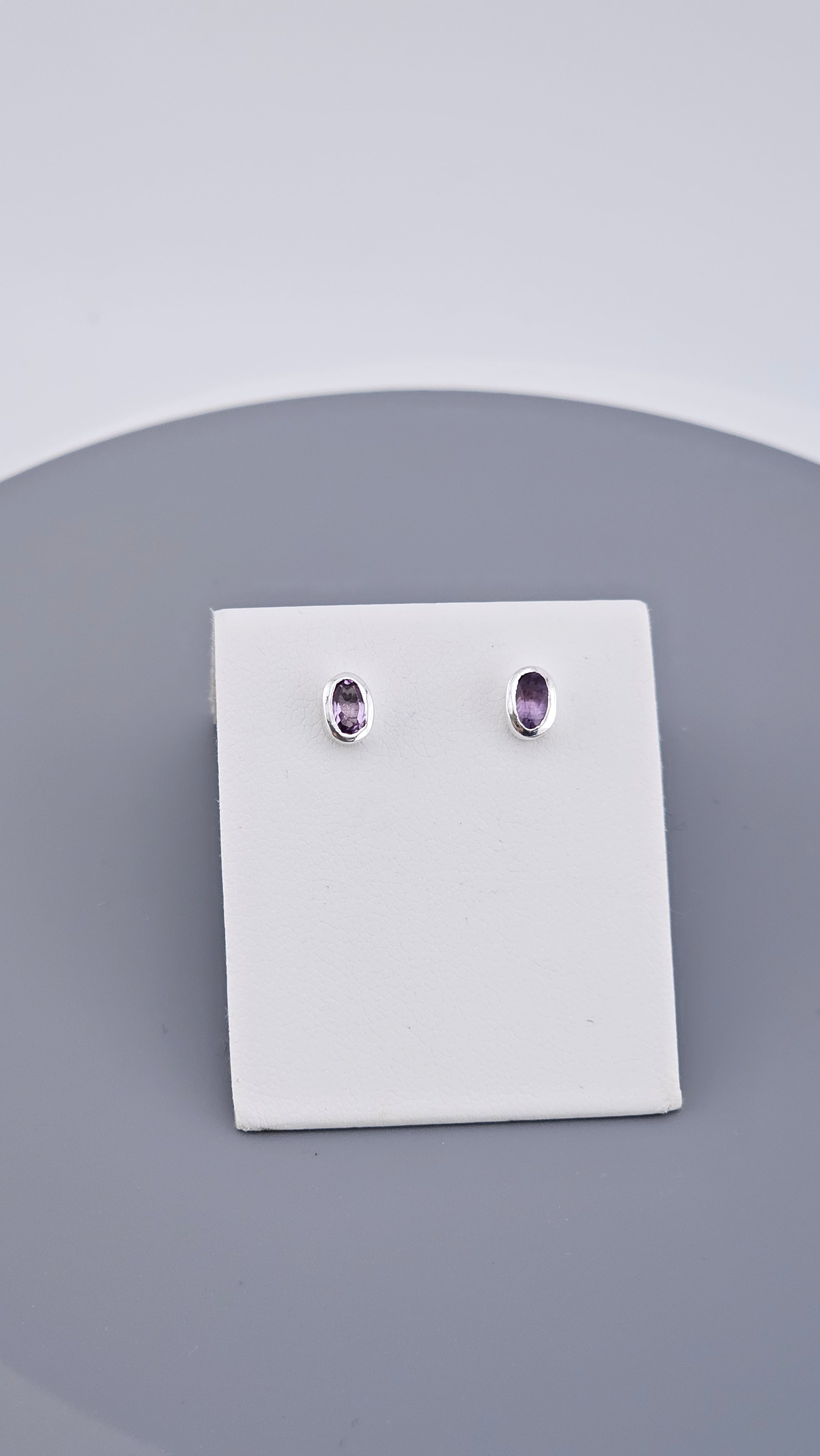 Minimalist 925 Sterling Silver Oval Amethyst Bezel Stud Earrings (1.34g)