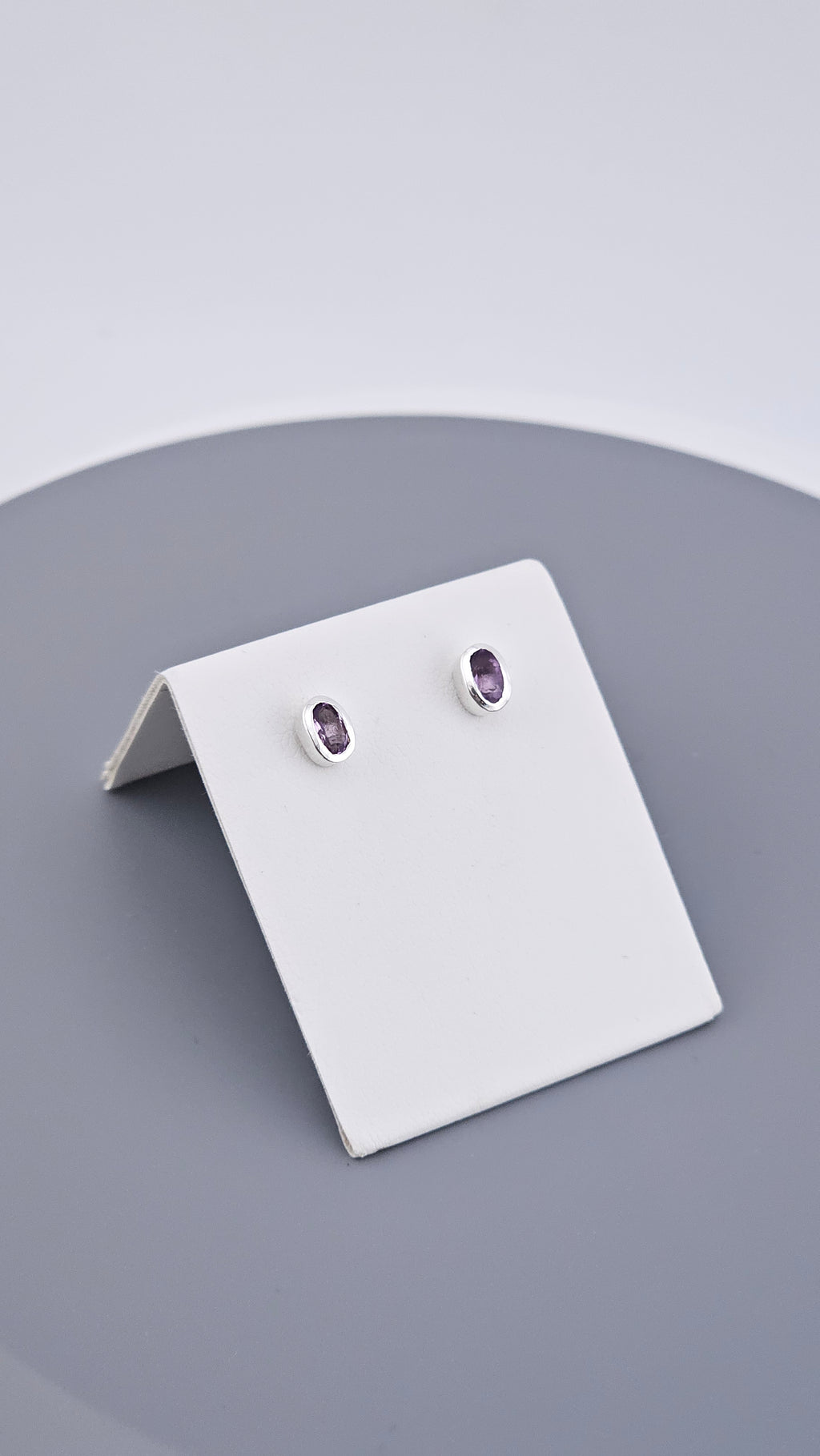 Minimalist 925 Sterling Silver Oval Amethyst Bezel Stud Earrings (1.34g)