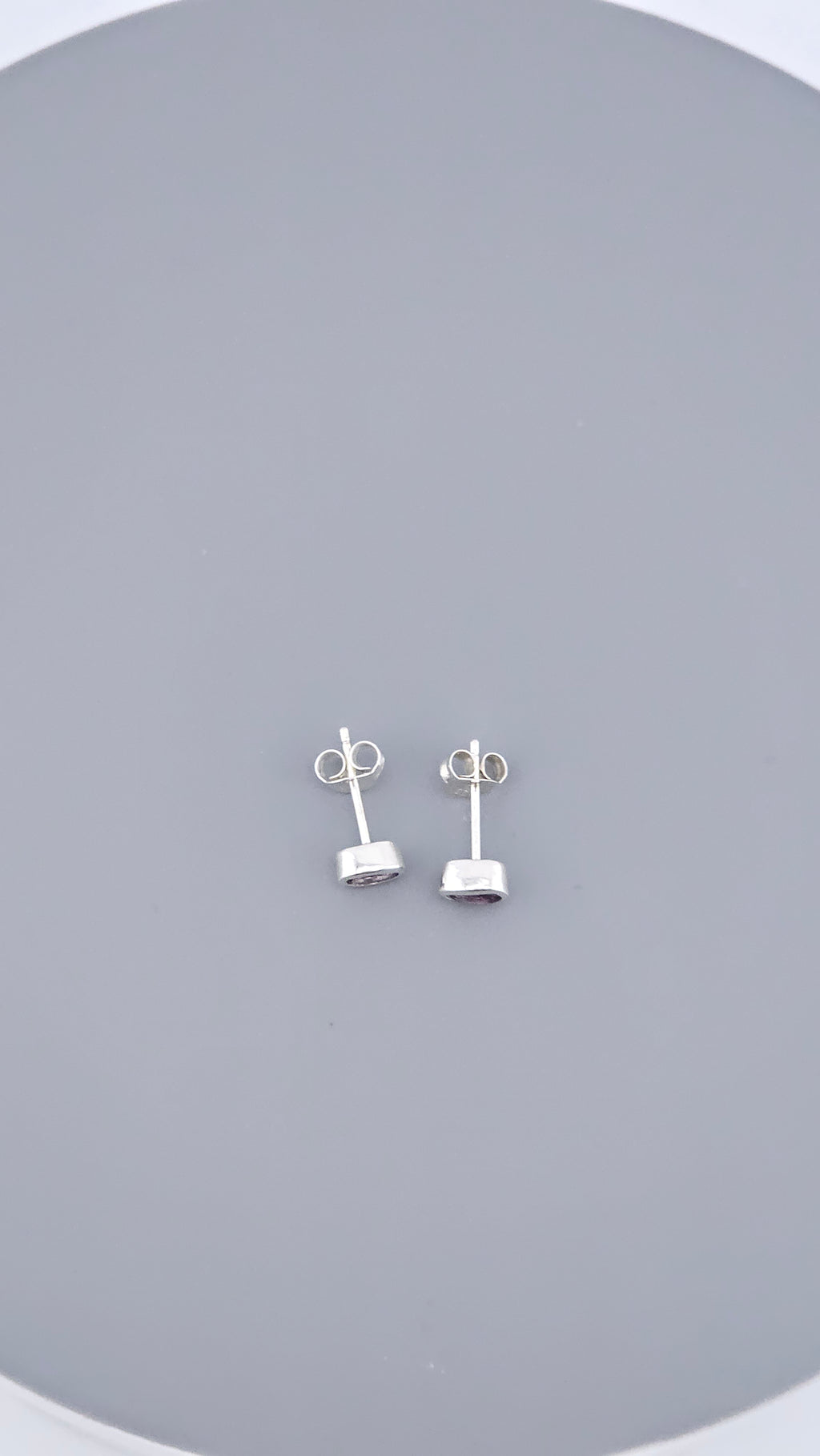 Minimalist 925 Sterling Silver Oval Amethyst Bezel Stud Earrings (1.34g)