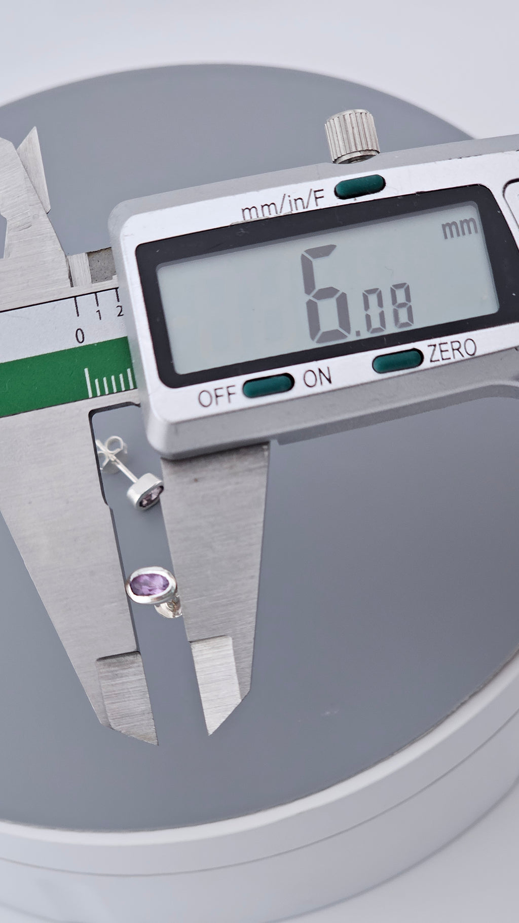 Minimalist 925 Sterling Silver Oval Amethyst Bezel Stud Earrings (1.34g)