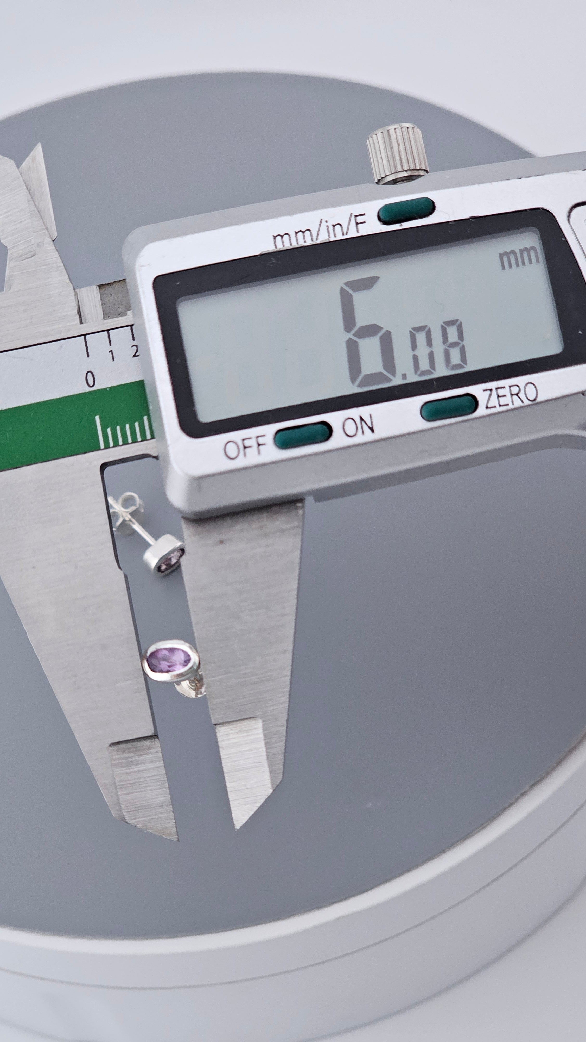 Minimalist 925 Sterling Silver Oval Amethyst Bezel Stud Earrings (1.34g)