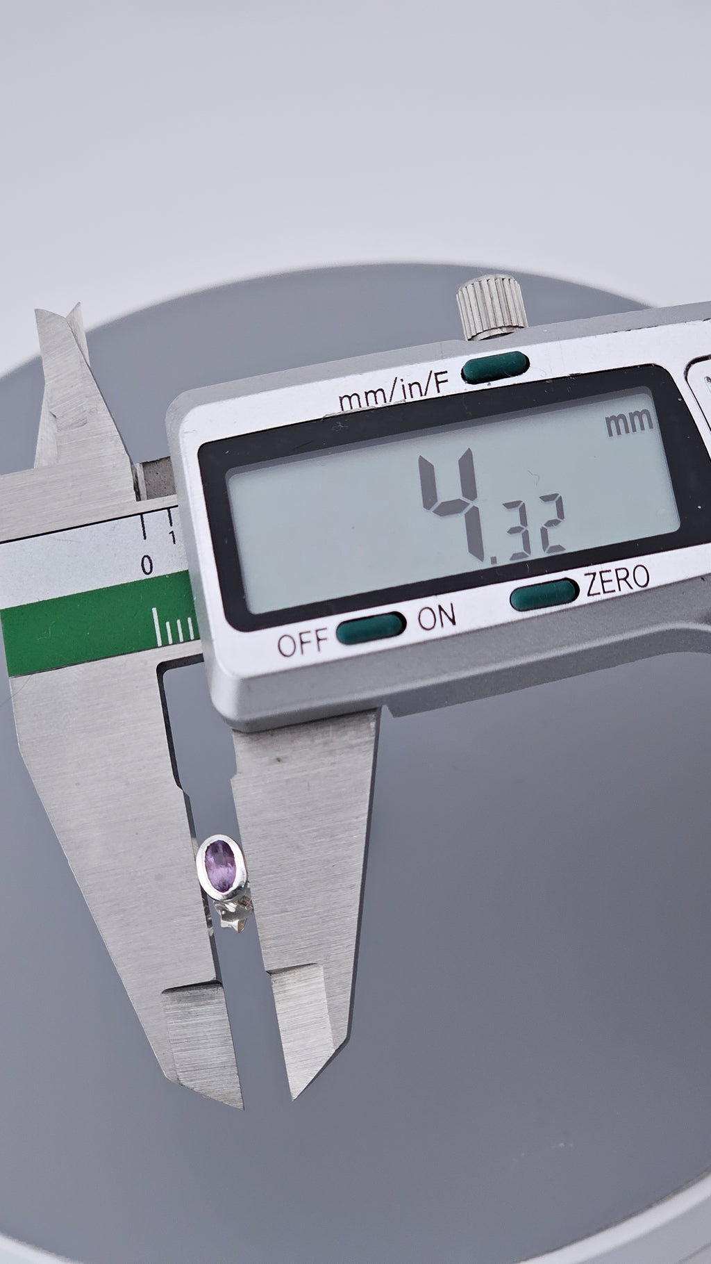 Minimalist 925 Sterling Silver Oval Amethyst Bezel Stud Earrings (1.34g)