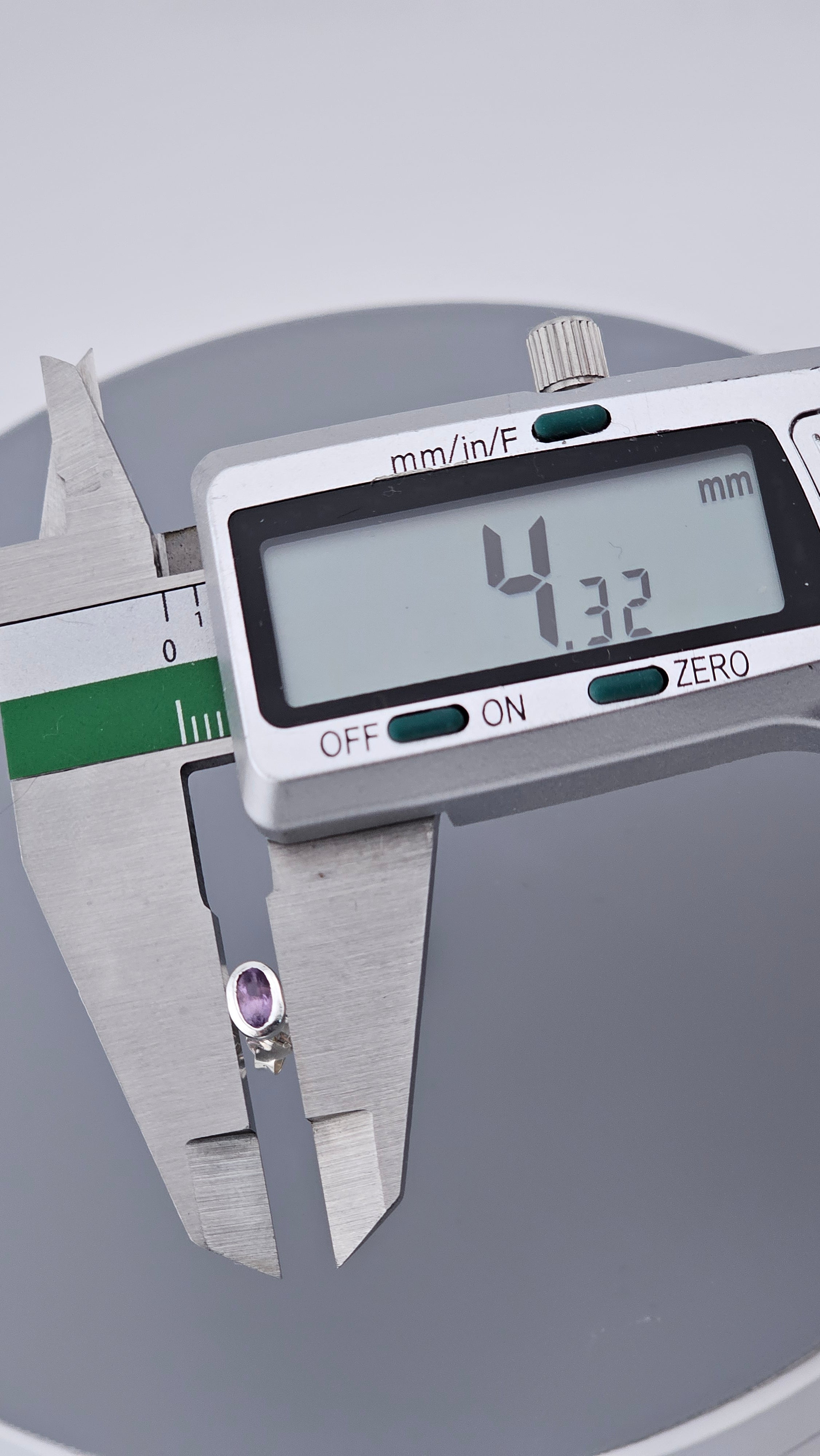 Minimalist 925 Sterling Silver Oval Amethyst Bezel Stud Earrings (1.34g)