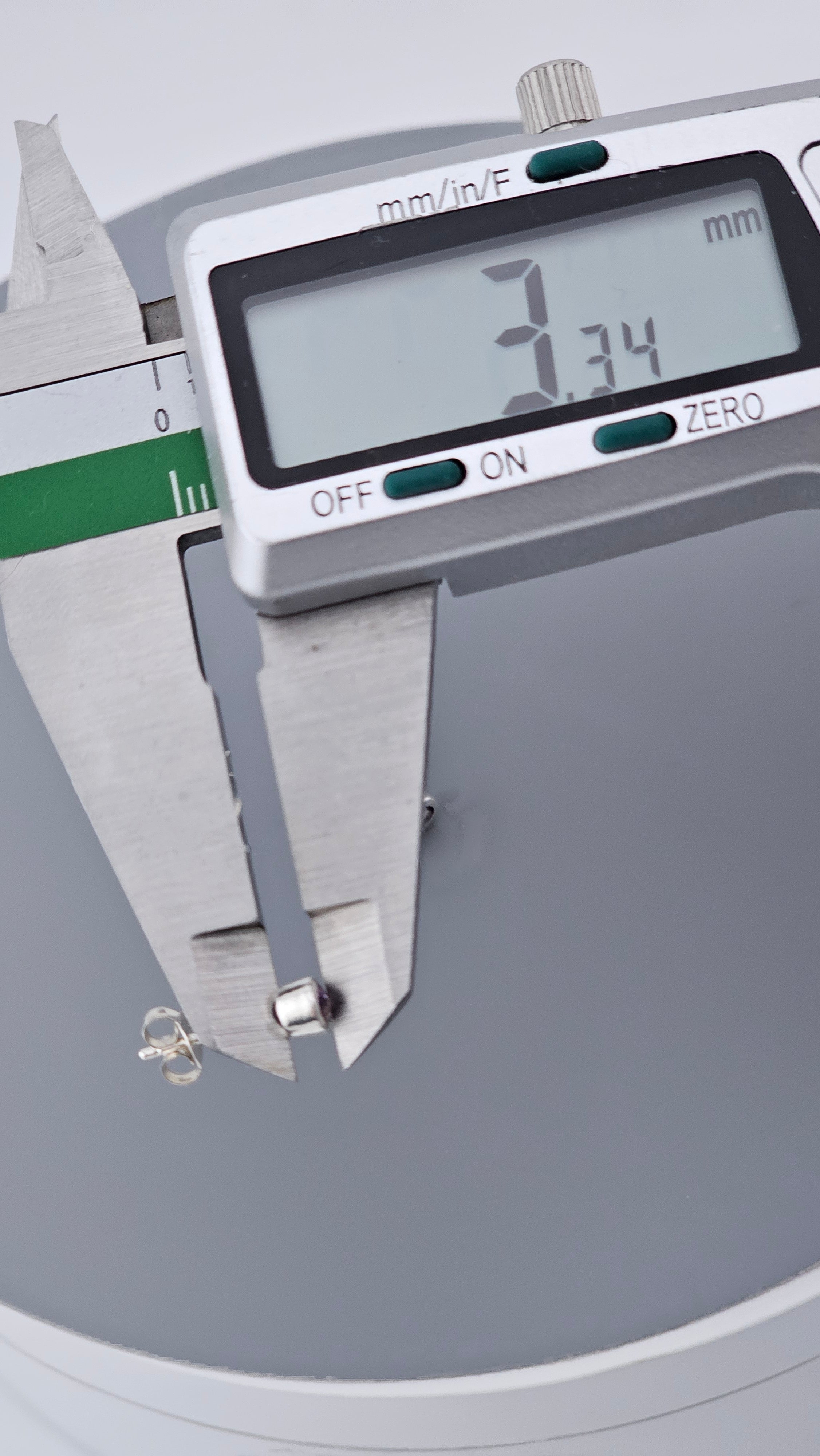 Minimalist 925 Sterling Silver Oval Amethyst Bezel Stud Earrings (1.34g)