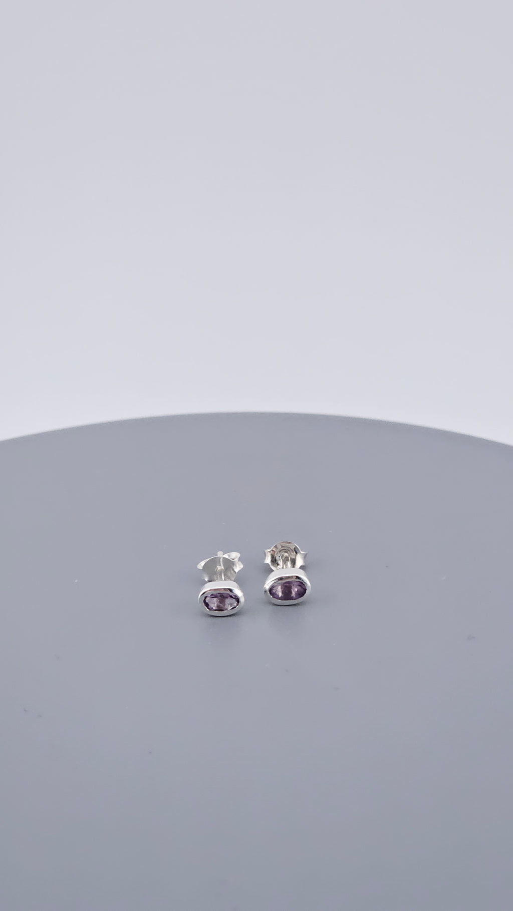 Minimalist 925 Sterling Silver Oval Amethyst Bezel Stud Earrings (1.34g)