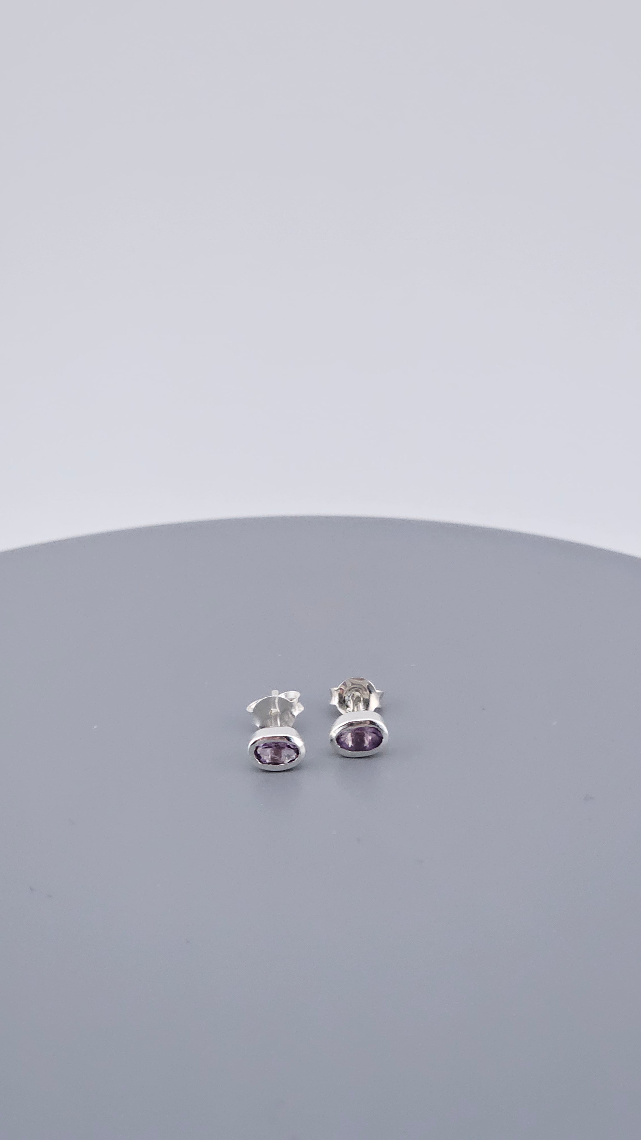 Minimalist 925 Sterling Silver Oval Amethyst Bezel Stud Earrings (1.34g)