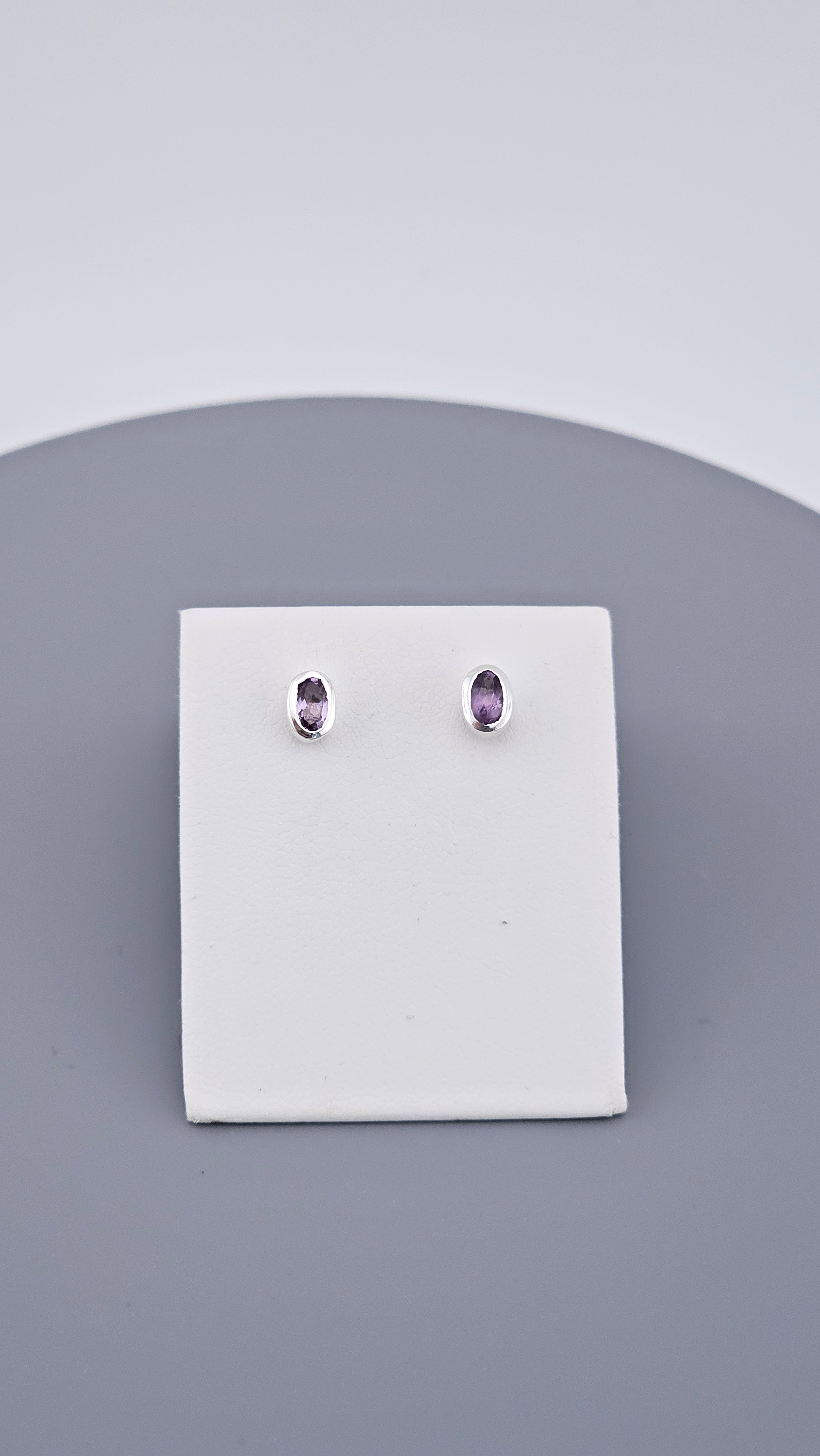 Minimalist 925 Sterling Silver Oval Amethyst Bezel Stud Earrings (1.34g)