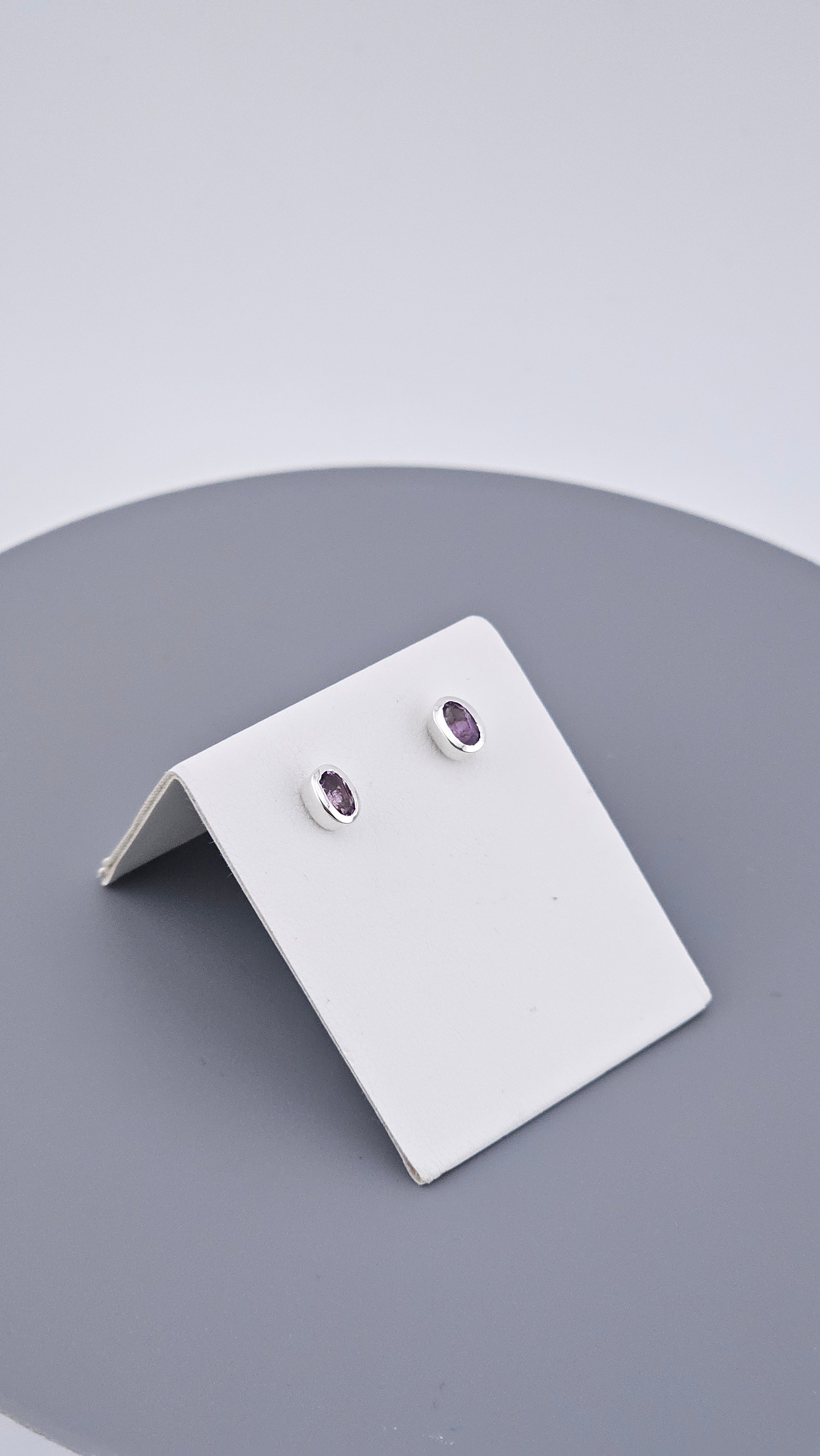 Minimalist 925 Sterling Silver Oval Amethyst Bezel Stud Earrings (1.34g)
