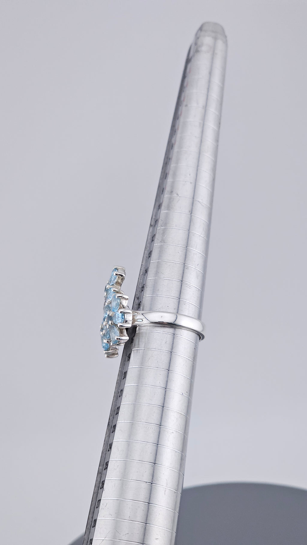 Pre-Loved 925 Sterling Silver Blue Topaz Floral Cluster Ring - Size UK P ½ / US 8 (6.78g)