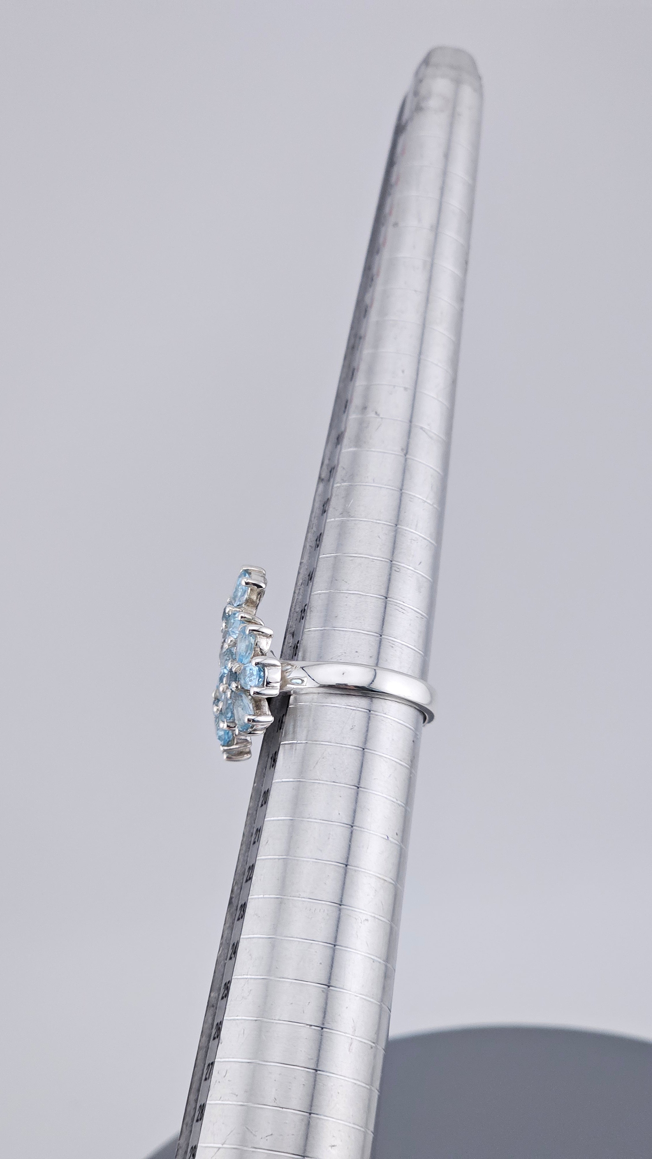 Pre-Loved 925 Sterling Silver Blue Topaz Floral Cluster Ring - Size UK P ½ / US 8 (6.78g)