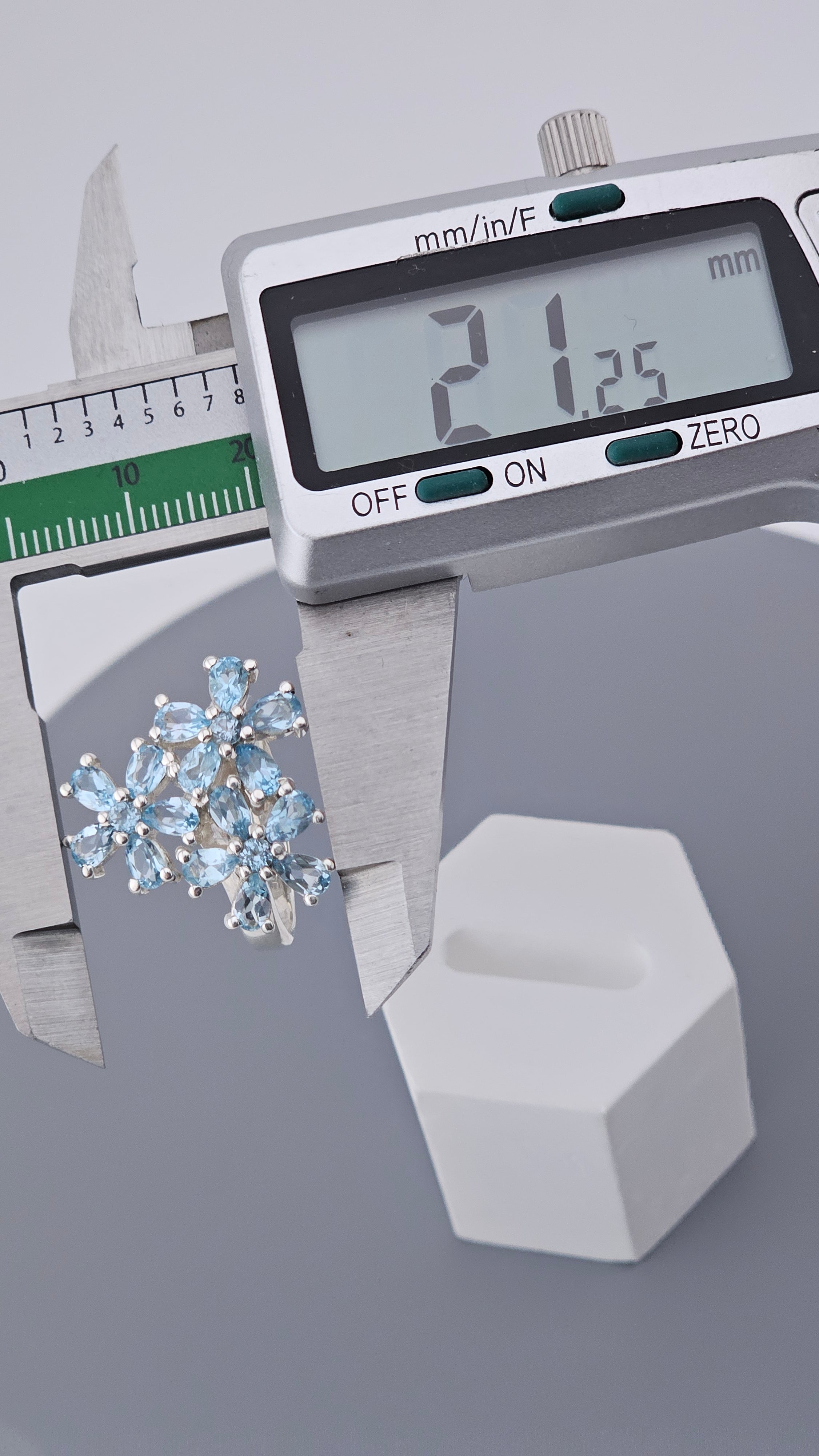 Pre-Loved 925 Sterling Silver Blue Topaz Floral Cluster Ring - Size UK P ½ / US 8 (6.78g)