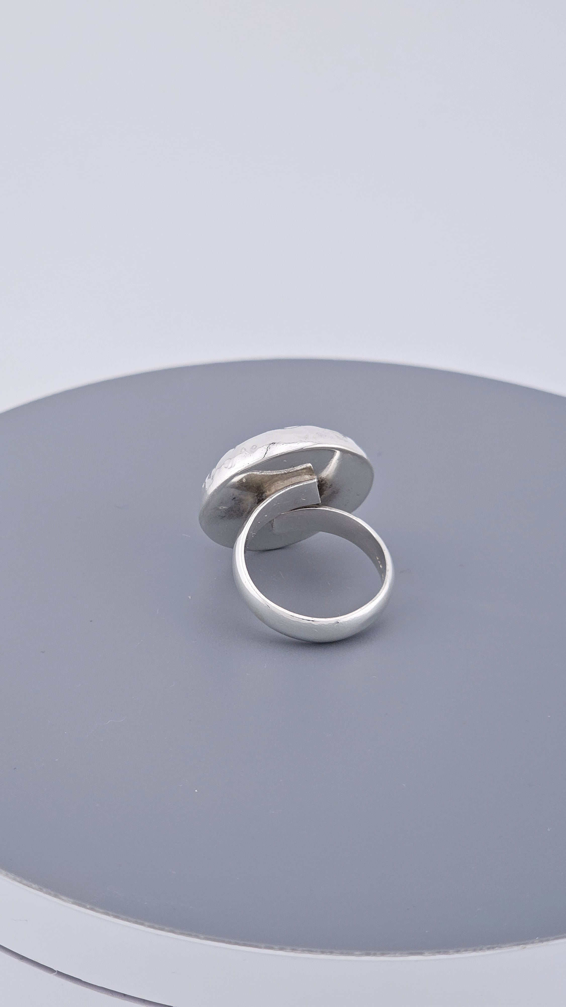 Pre-Loved 925 Sterling Silver Hammered Domed Ring (Closed Centre) - Size UK Q ½ / US 8.25 (12.15g)