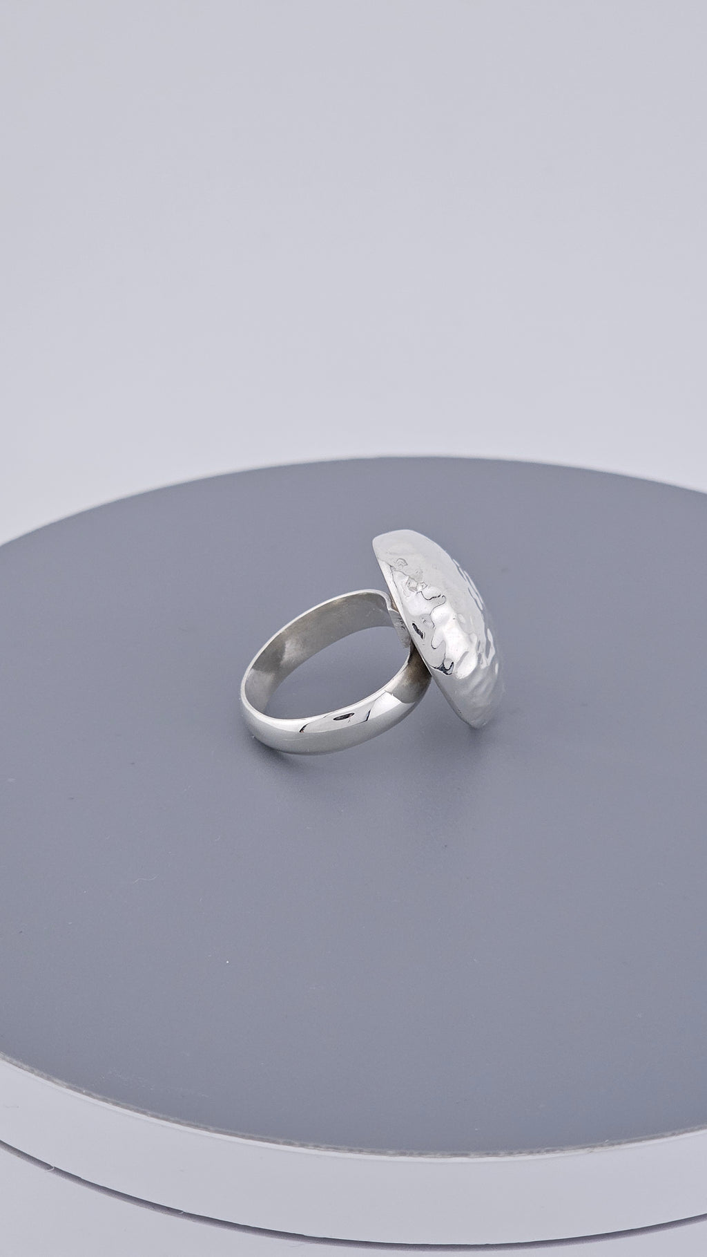 Pre-Loved 925 Sterling Silver Hammered Domed Ring (Closed Centre) - Size UK Q ½ / US 8.25 (12.15g)