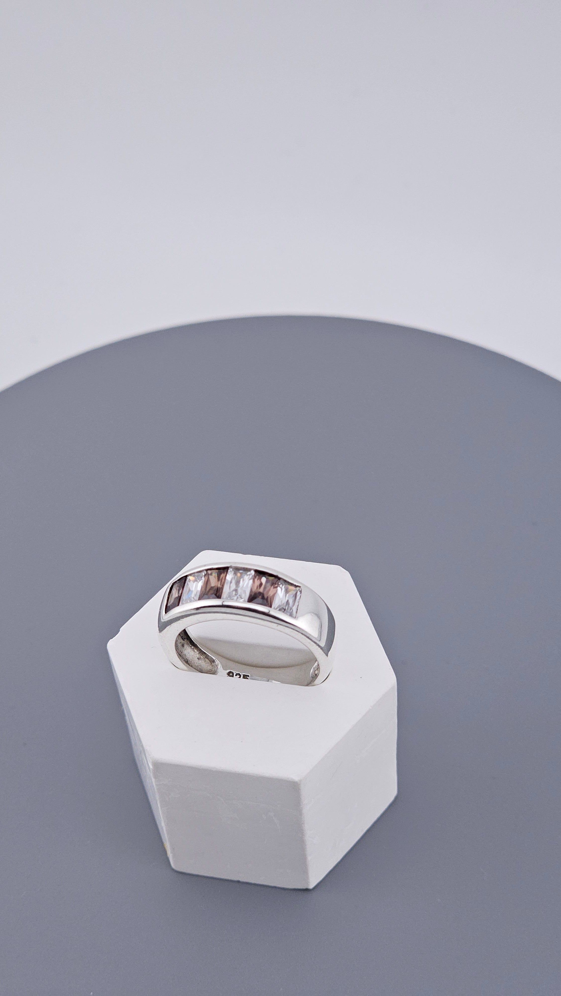 925 Sterling Silver & Alternating Smoky Quartz Channel Set Band Ring – Size N 1/2 (US 7)