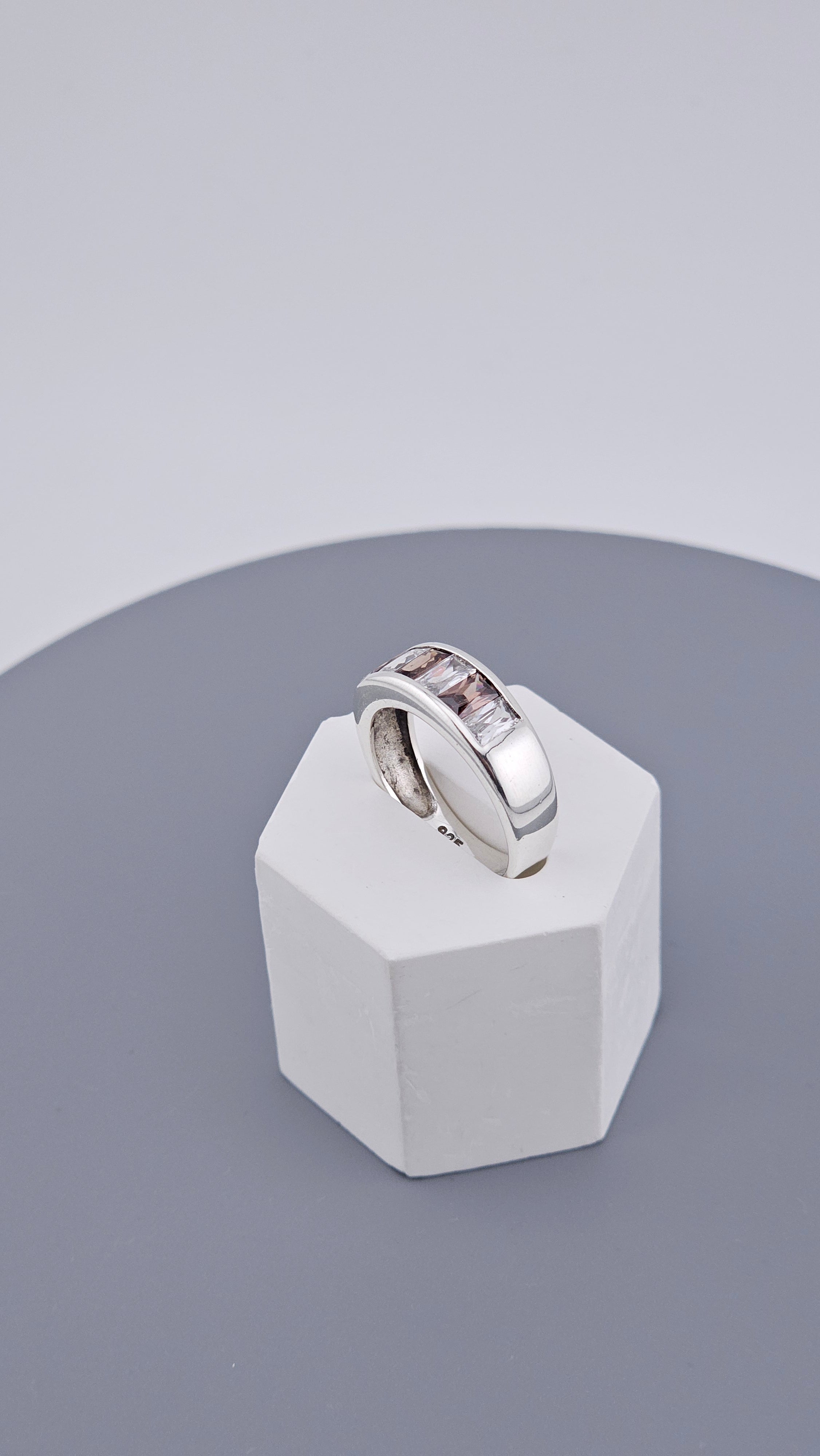 925 Sterling Silver & Alternating Smoky Quartz Channel Set Band Ring – Size N 1/2 (US 7)