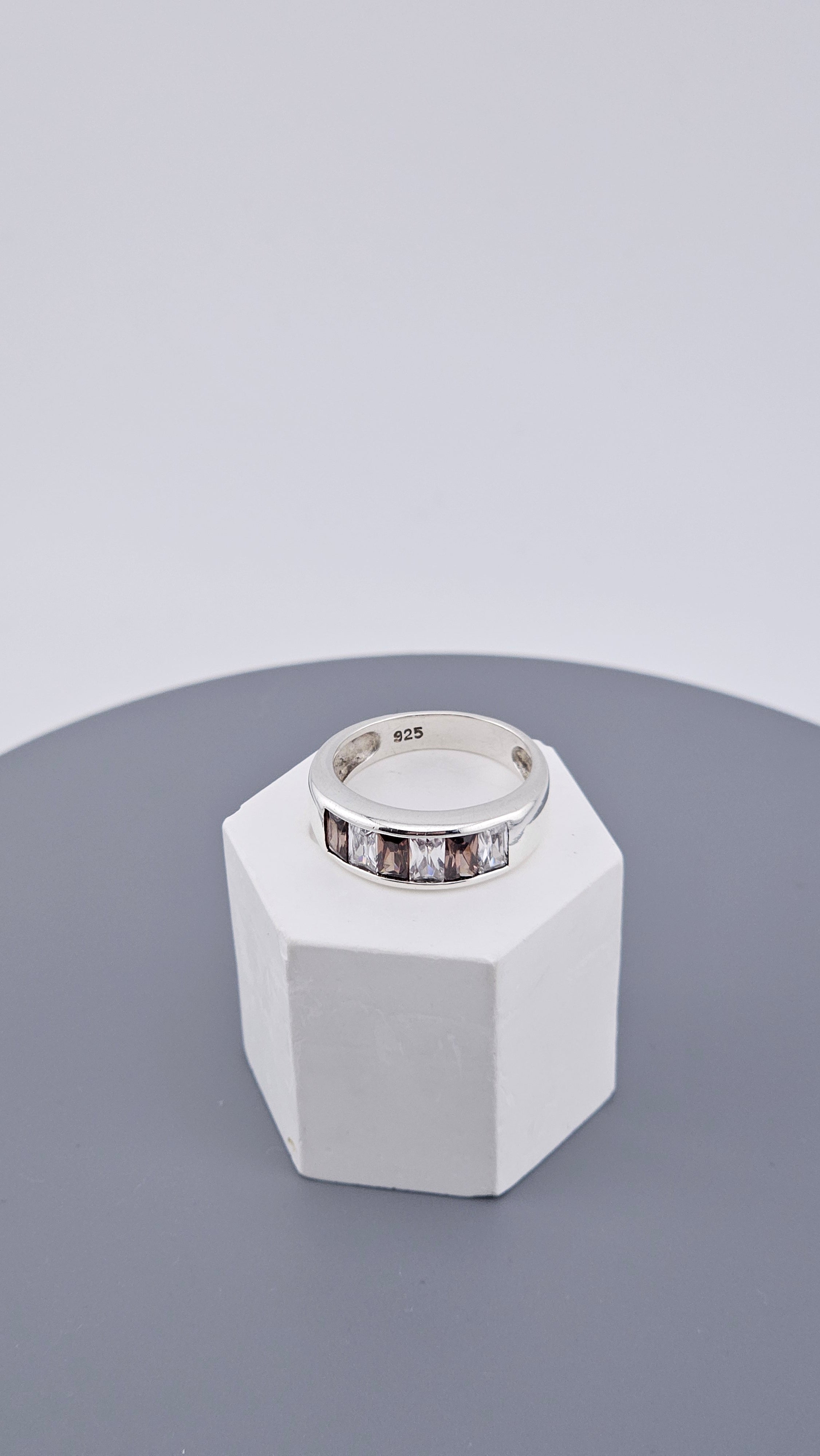 925 Sterling Silver & Alternating Smoky Quartz Channel Set Band Ring – Size N 1/2 (US 7)