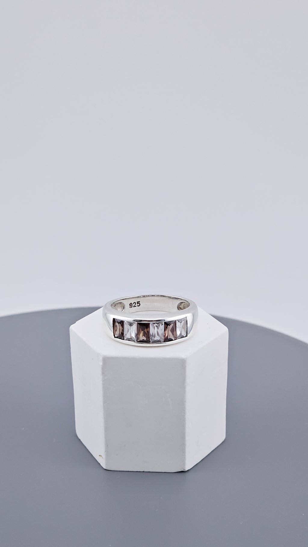 925 Sterling Silver & Alternating Smoky Quartz Channel Set Band Ring – Size N 1/2 (US 7)