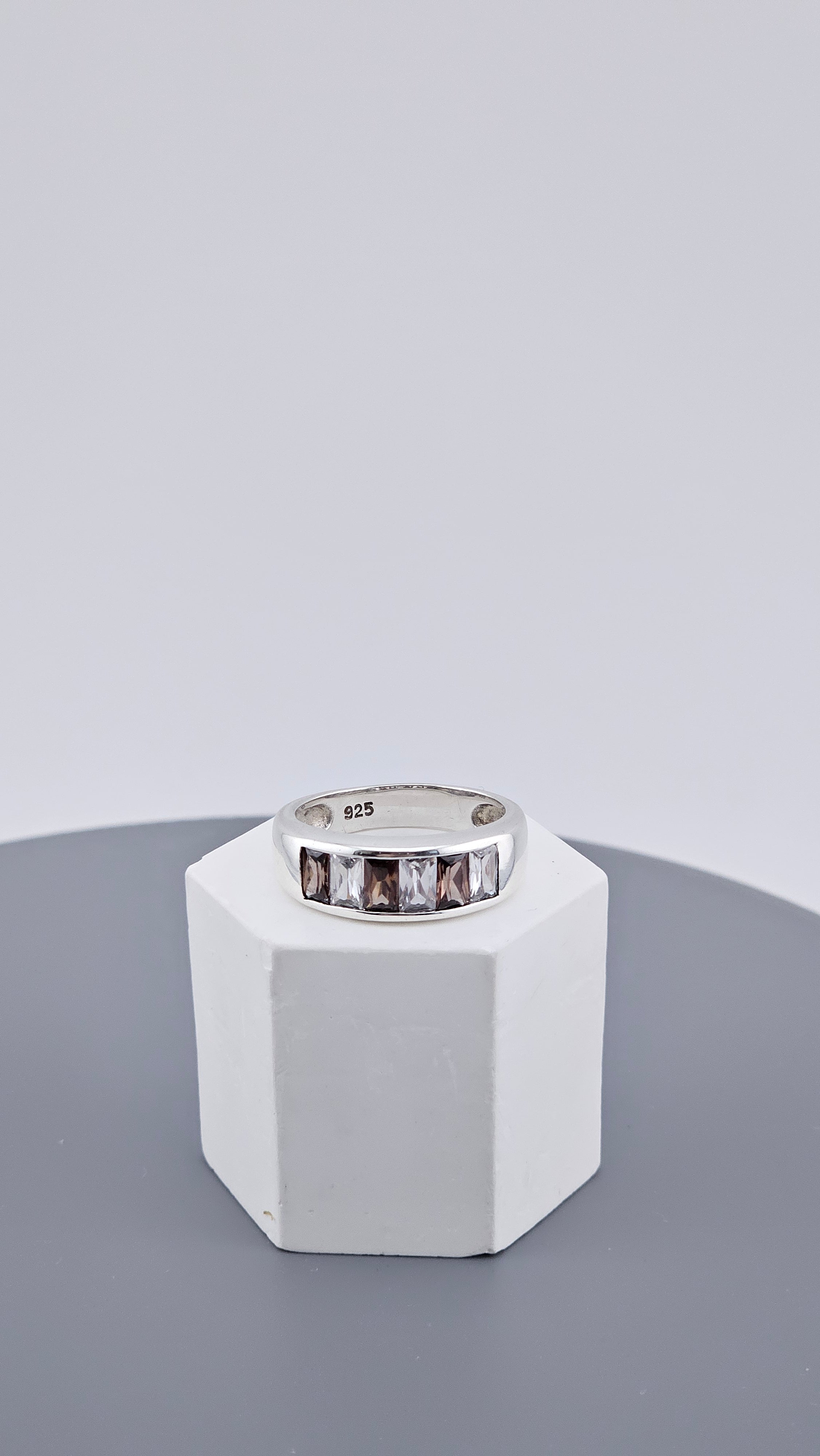 925 Sterling Silver & Alternating Smoky Quartz Channel Set Band Ring – Size N 1/2 (US 7)