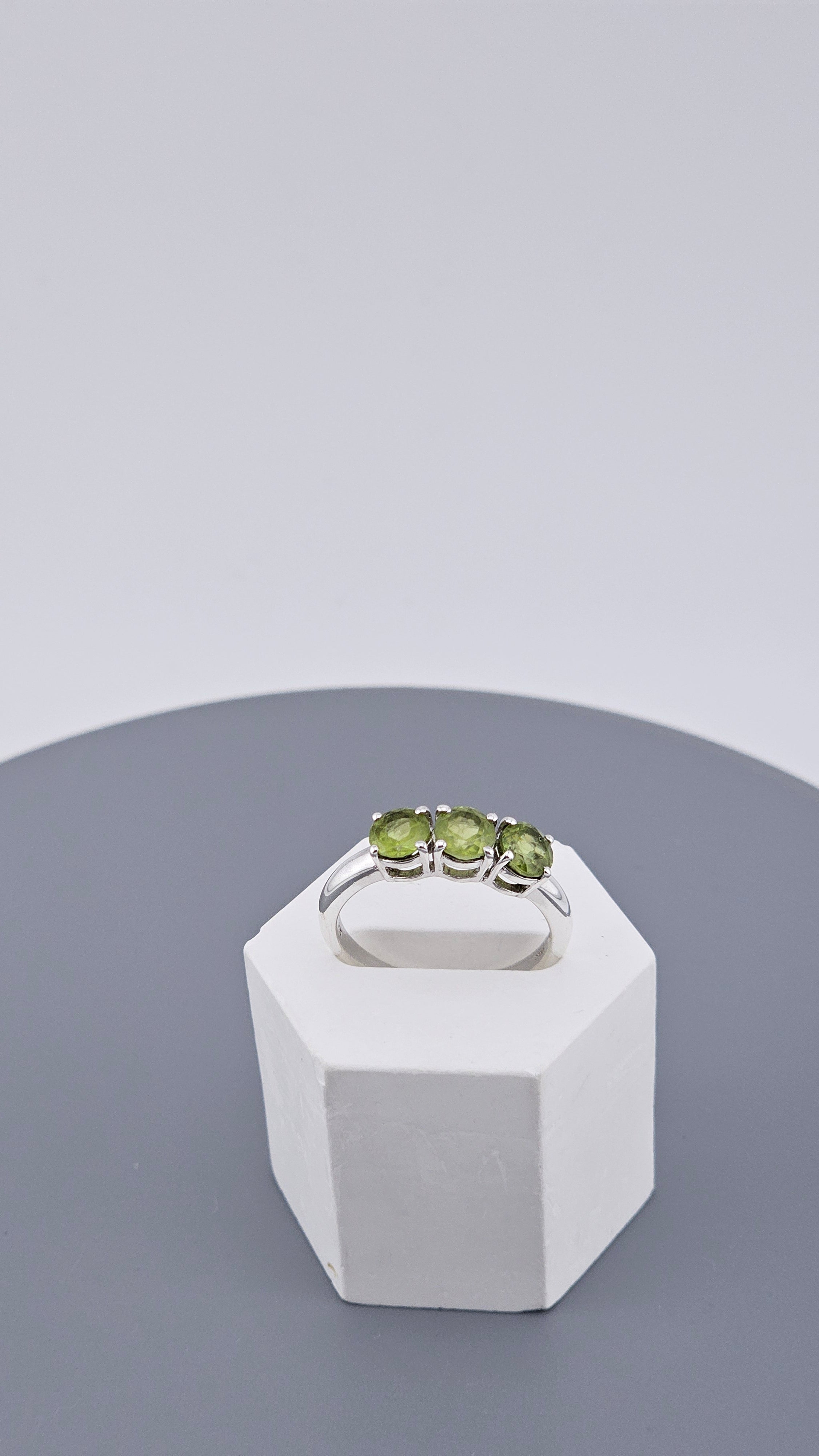 Pre-Loved 925 Sterling Silver Three-Stone Peridot Ring - Size UK P ½ / US 7.75 (2.77g)
