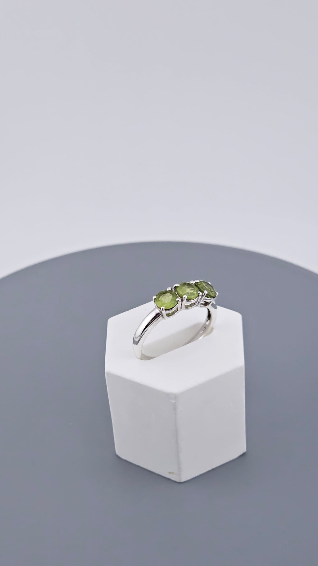 Pre-Loved 925 Sterling Silver Three-Stone Peridot Ring - Size UK P ½ / US 7.75 (2.77g)