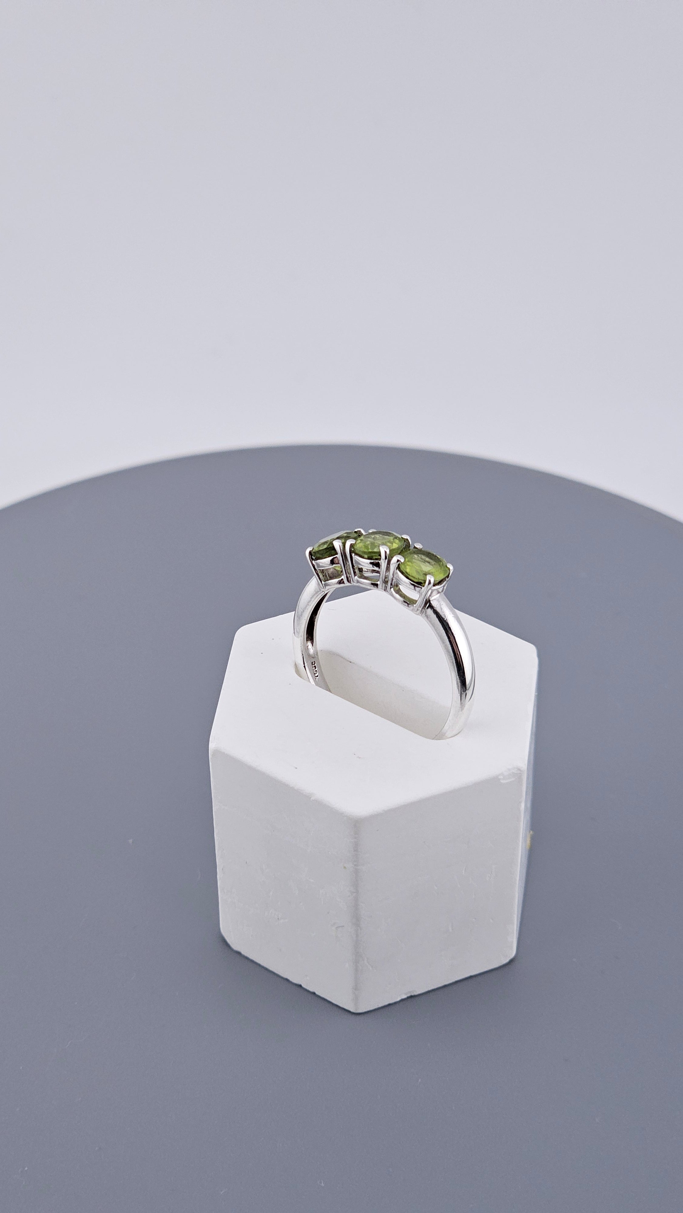 Pre-Loved 925 Sterling Silver Three-Stone Peridot Ring - Size UK P ½ / US 7.75 (2.77g)