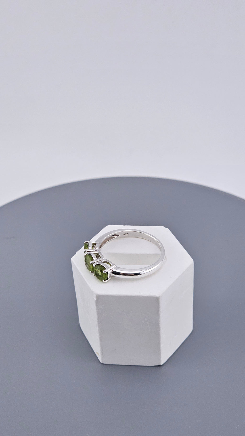 Pre-Loved 925 Sterling Silver Three-Stone Peridot Ring - Size UK P ½ / US 7.75 (2.77g)
