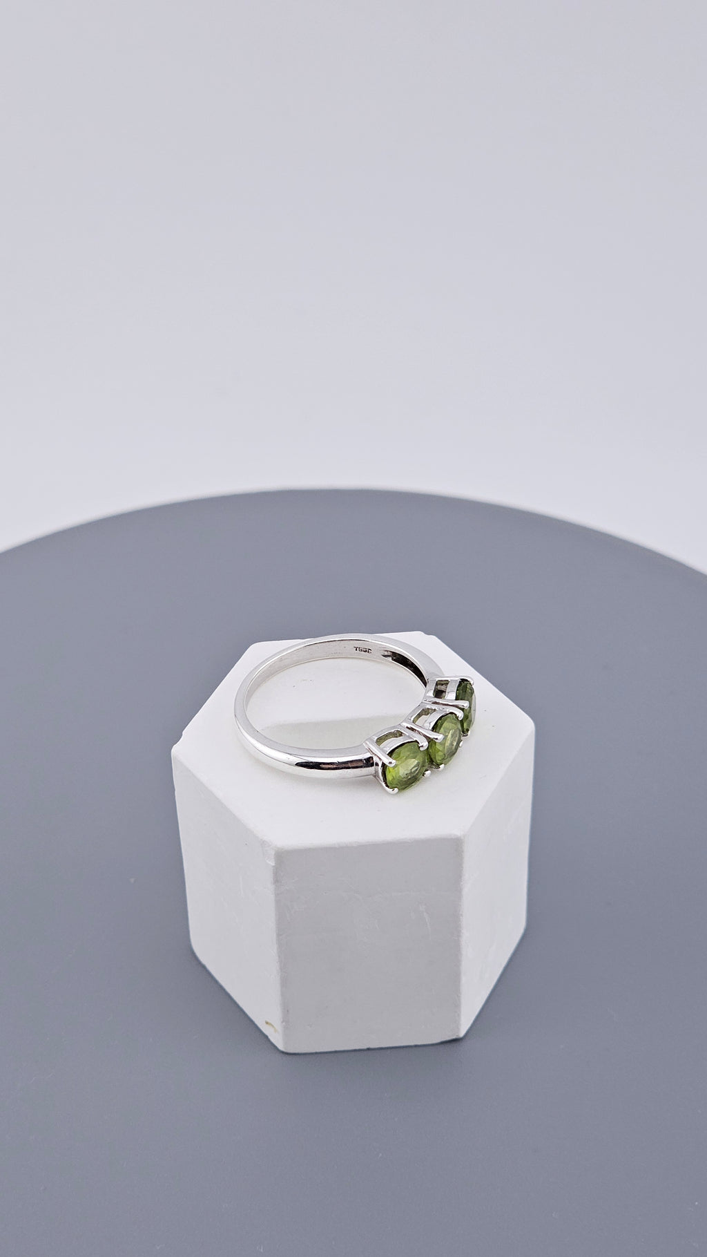 Pre-Loved 925 Sterling Silver Three-Stone Peridot Ring - Size UK P ½ / US 7.75 (2.77g)