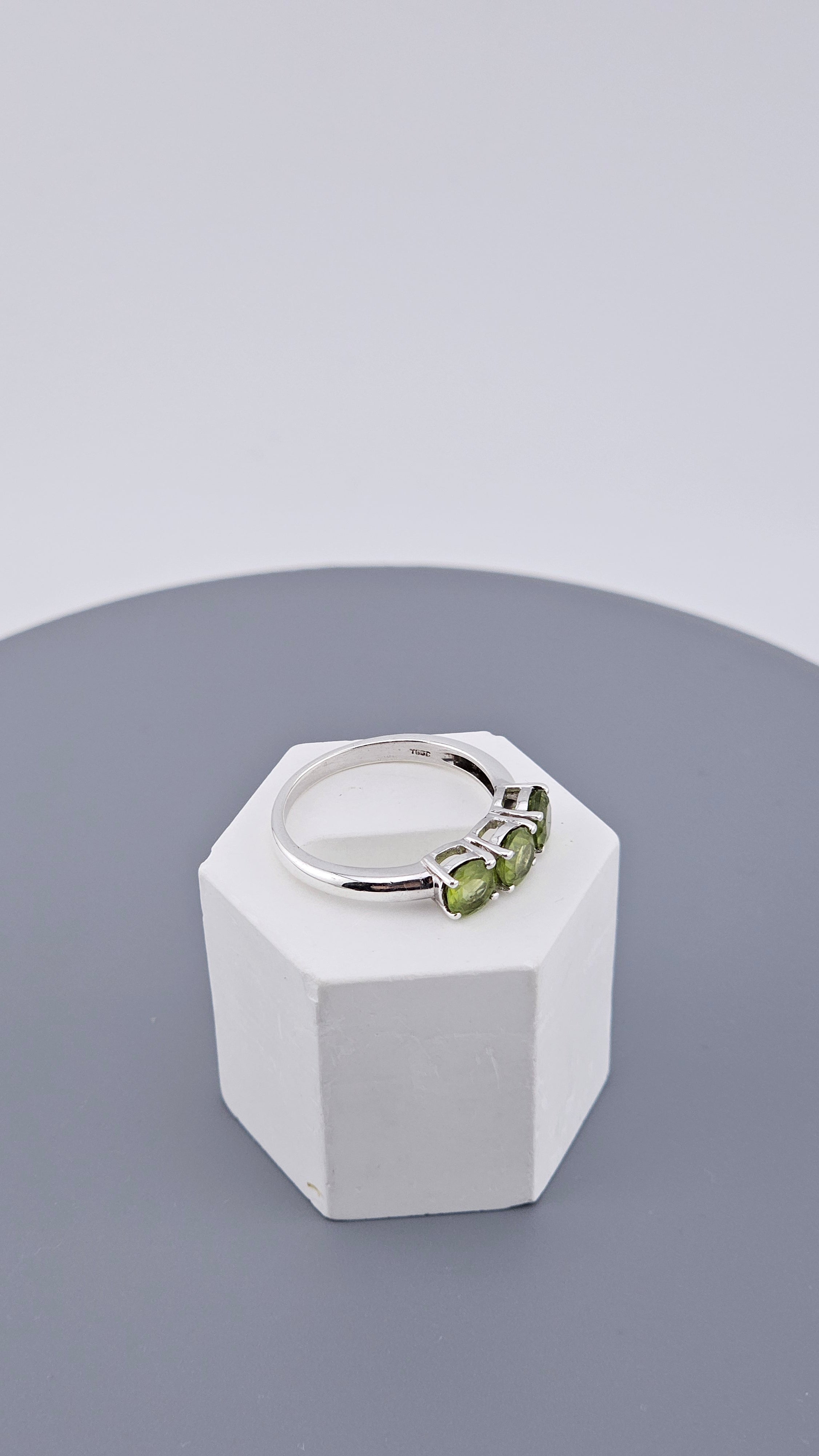 Pre-Loved 925 Sterling Silver Three-Stone Peridot Ring - Size UK P ½ / US 7.75 (2.77g)