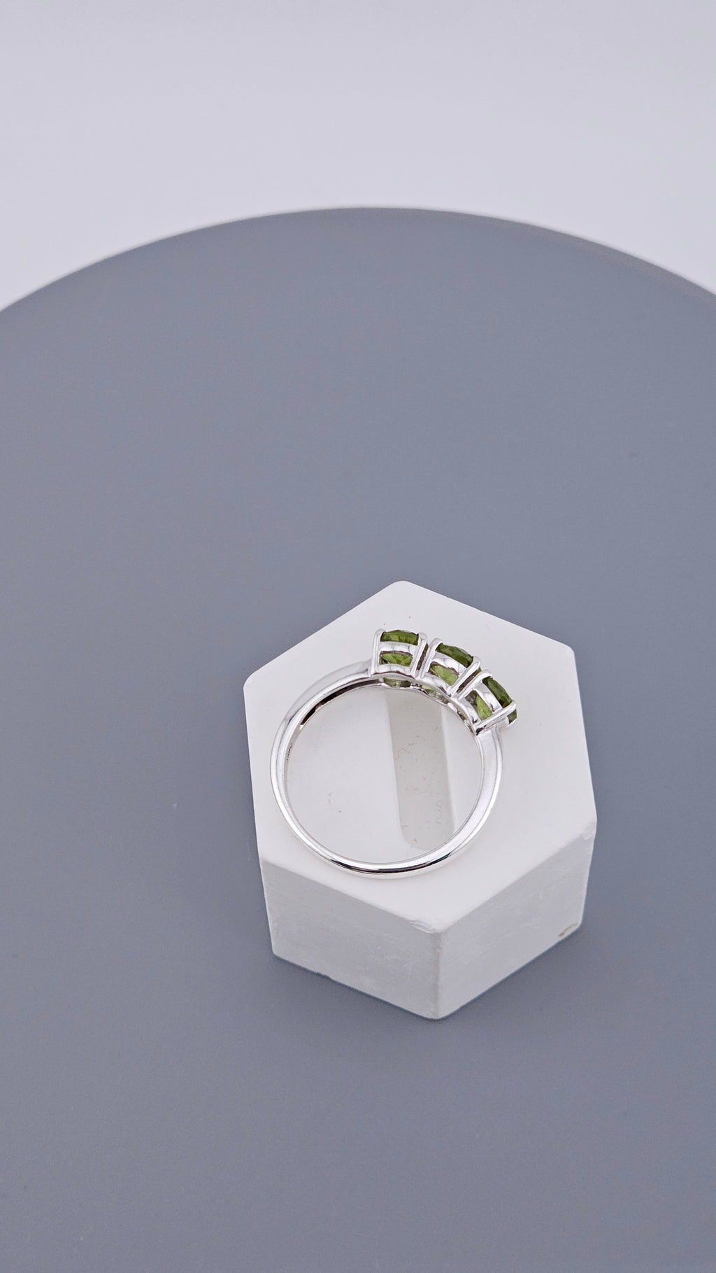 Pre-Loved 925 Sterling Silver Three-Stone Peridot Ring - Size UK P ½ / US 7.75 (2.77g)