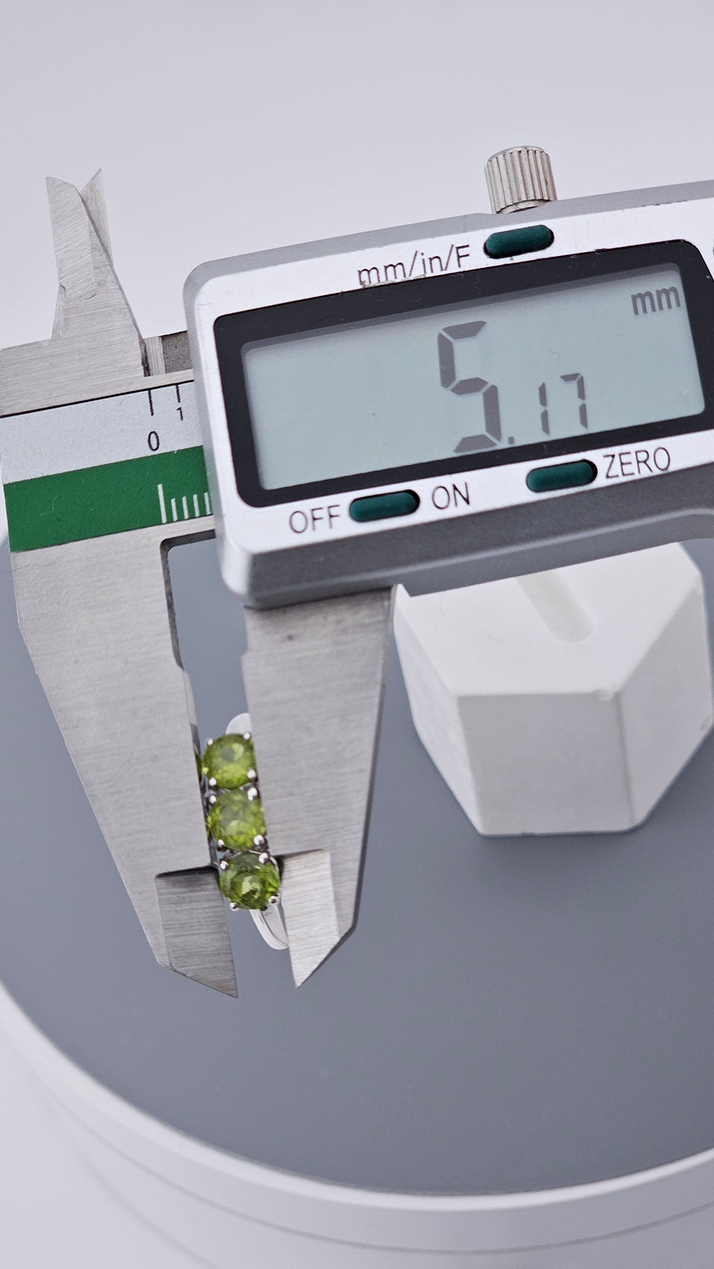 Pre-Loved 925 Sterling Silver Three-Stone Peridot Ring - Size UK P ½ / US 7.75 (2.77g)