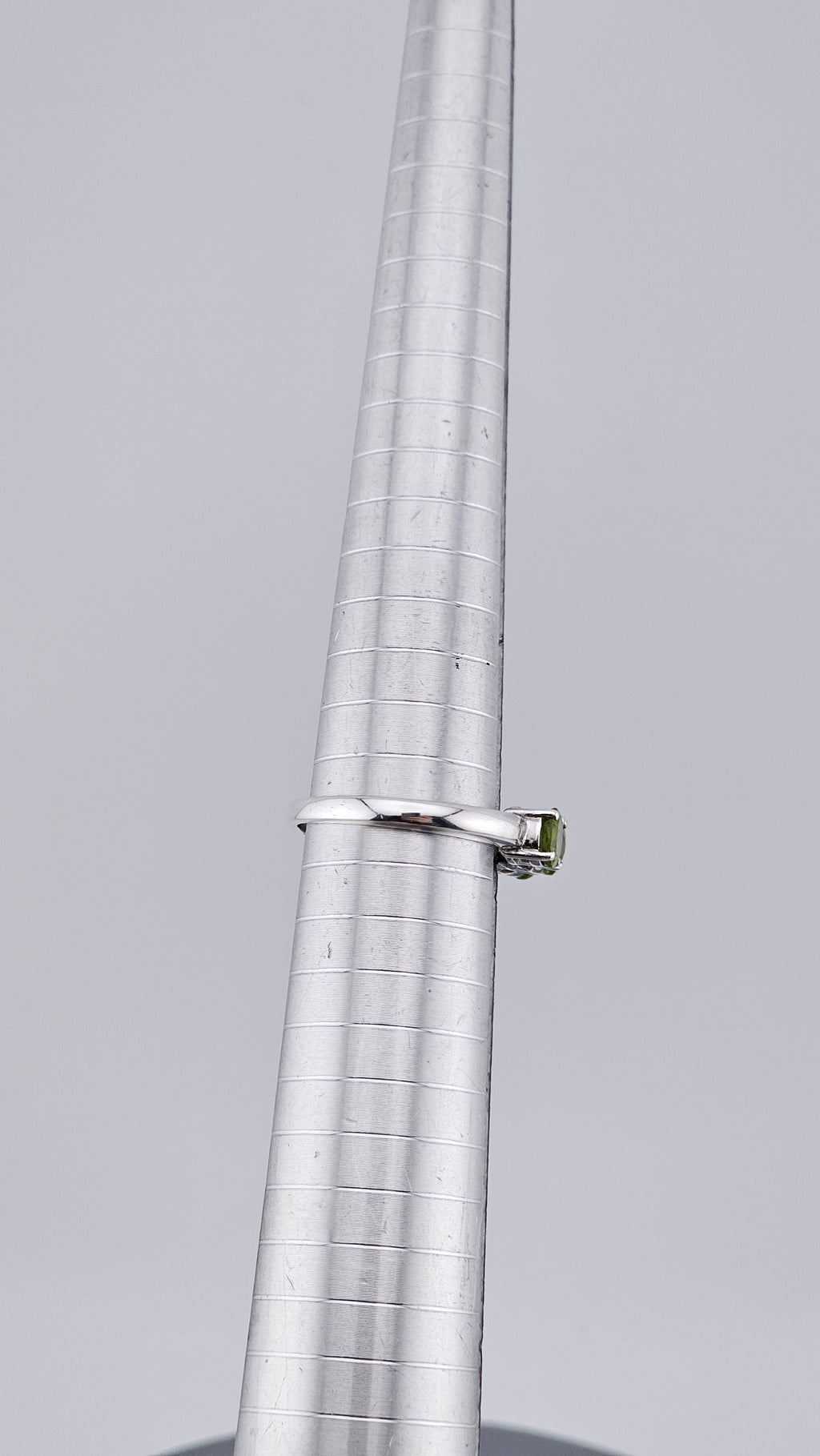 Pre-Loved 925 Sterling Silver Three-Stone Peridot Ring - Size UK P ½ / US 7.75 (2.77g)