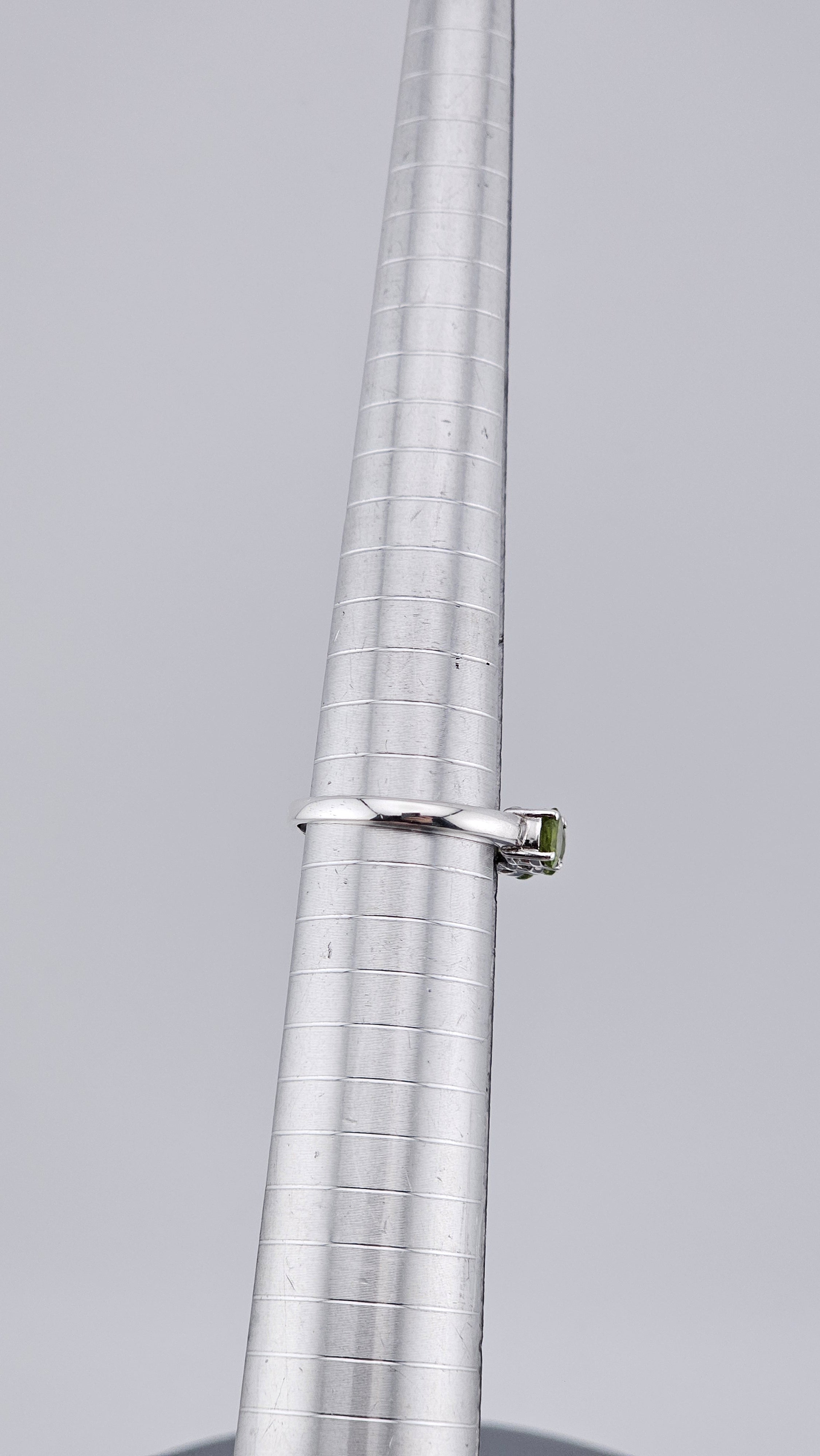 Pre-Loved 925 Sterling Silver Three-Stone Peridot Ring - Size UK P ½ / US 7.75 (2.77g)